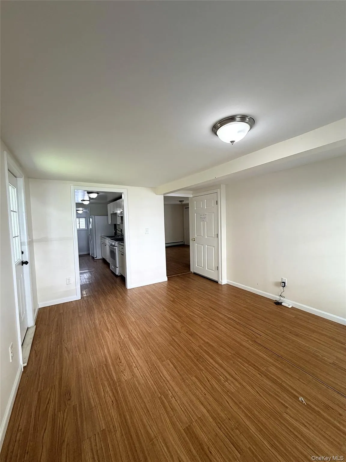 It is large enough to easily accommodate family and friends... It is large enough to easily accommodate family and friends...