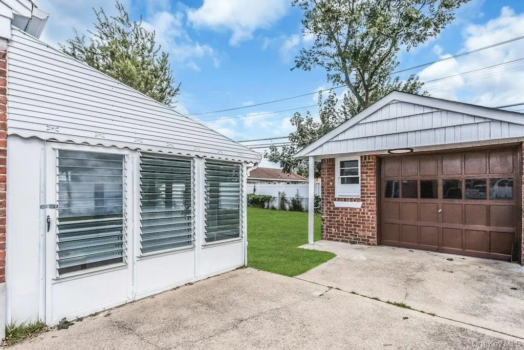 74 Bette Road, Hempstead, NY, 3 Bedrooms Bedrooms, 6 Rooms Rooms,1 BathroomBathrooms,Residential,For Rent,Bette,0,1053893 74 Bette Road, Hempstead, NY, 3 Bedrooms Bedrooms, 6 Rooms Rooms,1 BathroomBathrooms,Residential,For Rent,Bette,0,1053893
