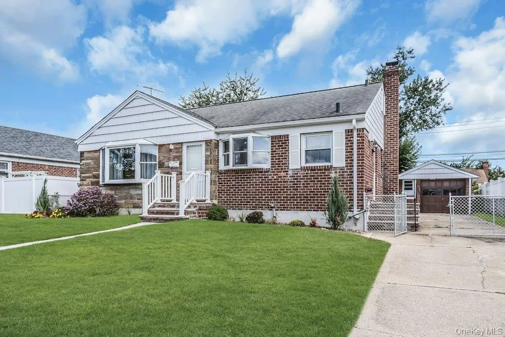 74 Bette Road, Hempstead, NY, 3 Bedrooms Bedrooms, 6 Rooms Rooms,1 BathroomBathrooms,Residential,For Rent,Bette,0,1053893 74 Bette Road, Hempstead, NY, 3 Bedrooms Bedrooms, 6 Rooms Rooms,1 BathroomBathrooms,Residential,For Rent,Bette,0,1053893