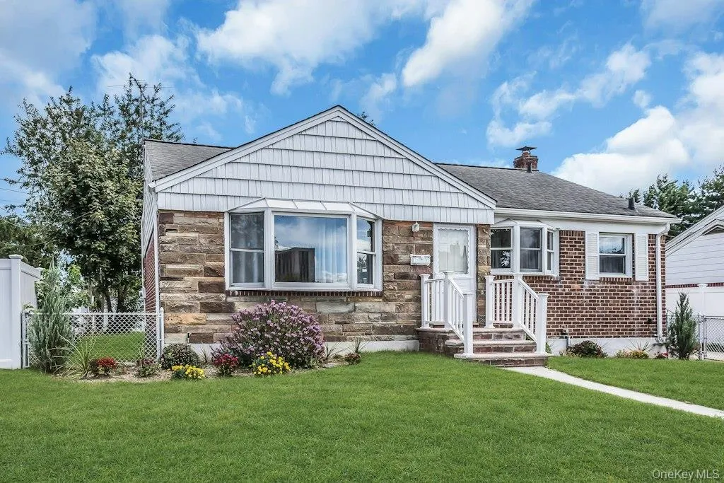 74 Bette Road, Hempstead, NY, 3 Bedrooms Bedrooms, 6 Rooms Rooms,1 BathroomBathrooms,Residential,For Rent,Bette,0,1053893 74 Bette Road, Hempstead, NY, 3 Bedrooms Bedrooms, 6 Rooms Rooms,1 BathroomBathrooms,Residential,For Rent,Bette,0,1053893