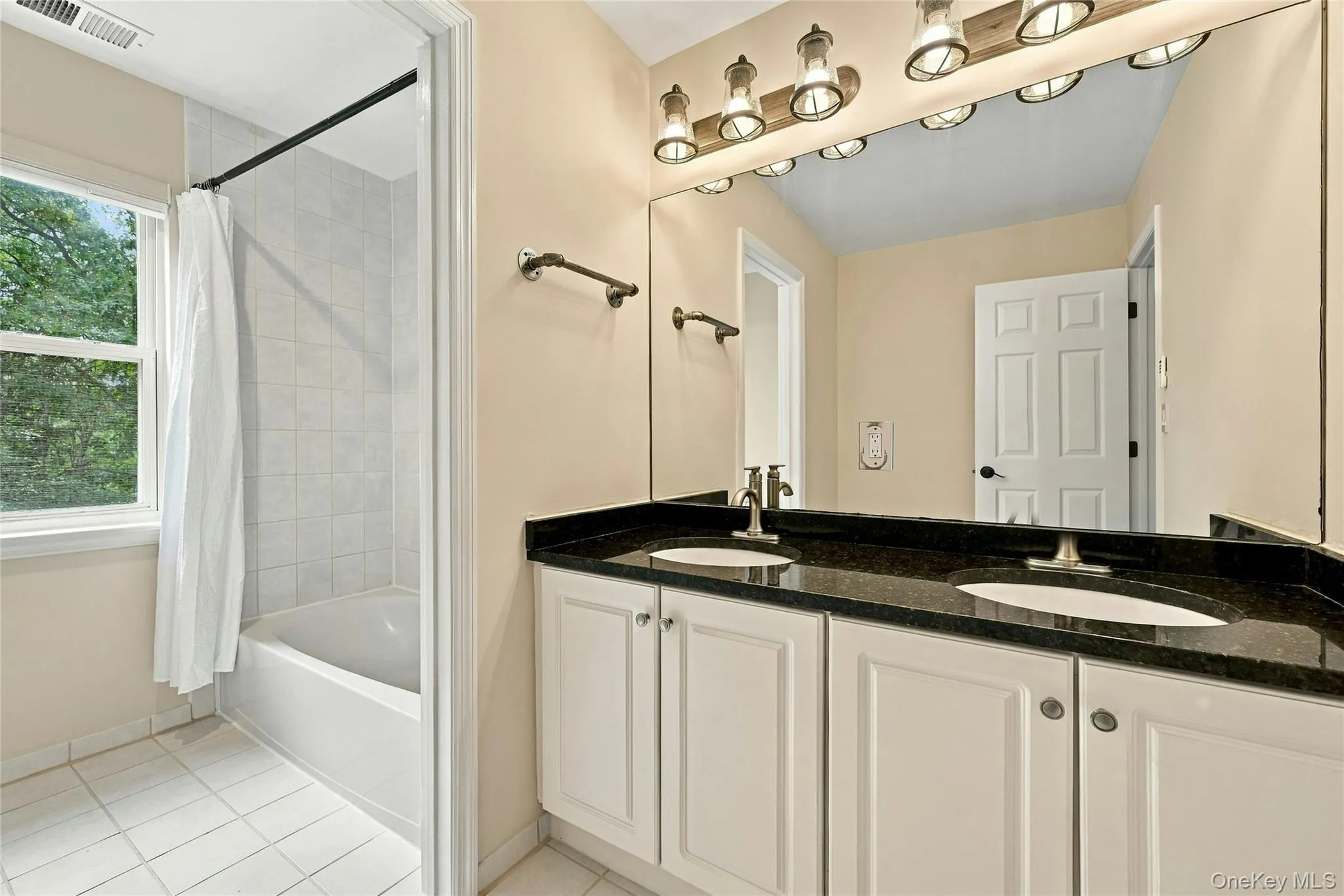41 Sunflower Ridge Road, Brookhaven, NY, 3 Bedrooms Bedrooms, 9 Rooms Rooms,2 BathroomsBathrooms,Residential,For Rent,Sunflower Ridge,0,1053910 41 Sunflower Ridge Road, Brookhaven, NY, 3 Bedrooms Bedrooms, 9 Rooms Rooms,2 BathroomsBathrooms,Residential,For Rent,Sunflower Ridge,0,1053910