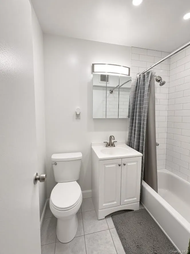 5775 Mosholu Avenue, New York, NY, 1 Bedroom Bedrooms, 3 Room Rooms,1 BathroomBathrooms,Residential Lease,For Rent,Mosholu,0,1053927 5775 Mosholu Avenue, New York, NY, 1 Bedroom Bedrooms, 3 Room Rooms,1 BathroomBathrooms,Residential Lease,For Rent,Mosholu,0,1053927
