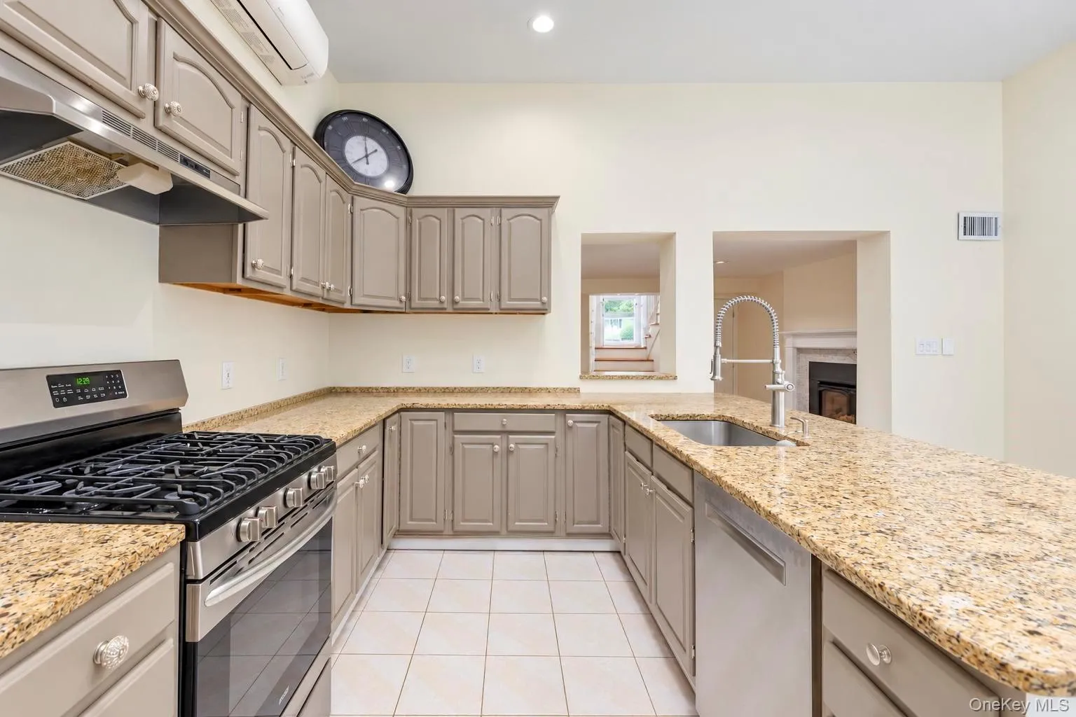 4 Bud Court, Brookhaven, NY, 5 Bedrooms Bedrooms, 8 Rooms Rooms,2 BathroomsBathrooms,Residential,For Rent,Bud,0,1053928 4 Bud Court, Brookhaven, NY, 5 Bedrooms Bedrooms, 8 Rooms Rooms,2 BathroomsBathrooms,Residential,For Rent,Bud,0,1053928