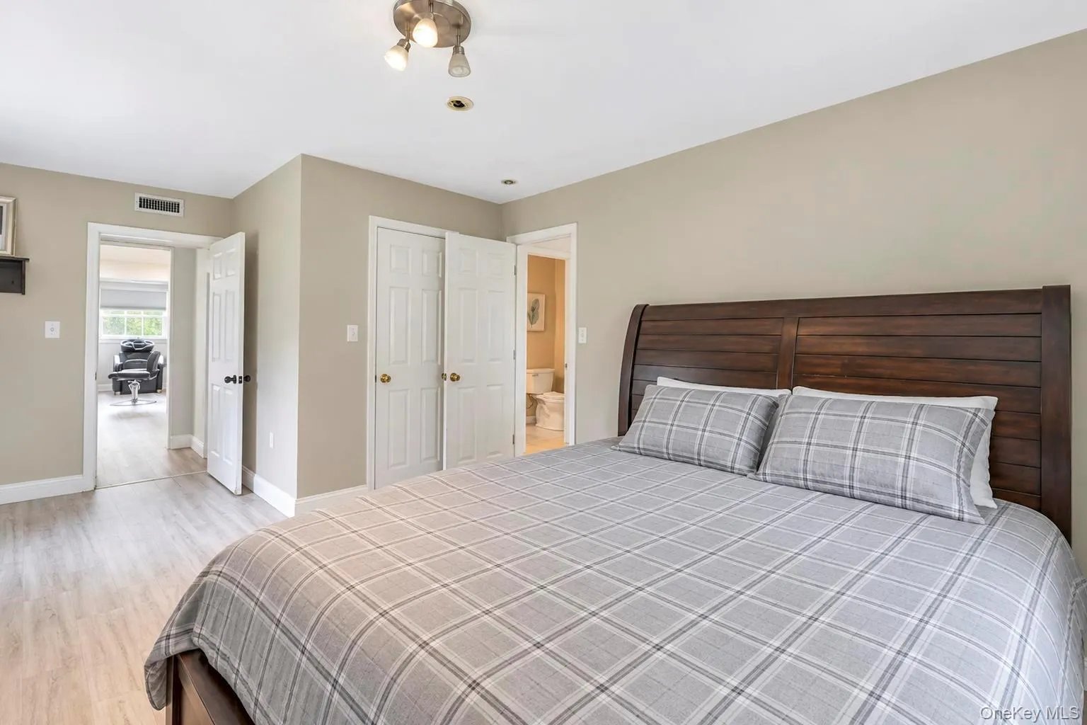 4 Bud Court, Brookhaven, NY, 5 Bedrooms Bedrooms, 8 Rooms Rooms,2 BathroomsBathrooms,Residential,For Rent,Bud,0,1053928 4 Bud Court, Brookhaven, NY, 5 Bedrooms Bedrooms, 8 Rooms Rooms,2 BathroomsBathrooms,Residential,For Rent,Bud,0,1053928