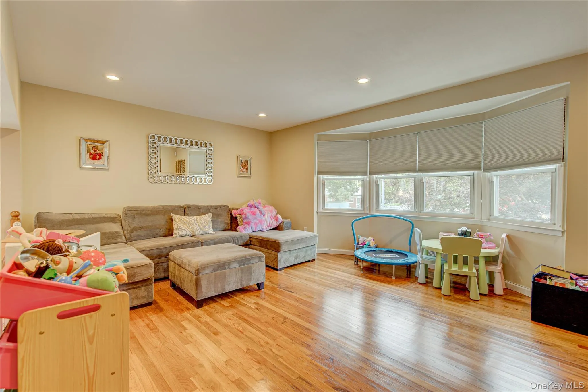 5703 Cloverdale Boulevard, New York, NY, 3 Bedrooms Bedrooms, 6 Rooms Rooms,3 BathroomsBathrooms,Residential,For Rent,Cloverdale,0,1053948 5703 Cloverdale Boulevard, New York, NY, 3 Bedrooms Bedrooms, 6 Rooms Rooms,3 BathroomsBathrooms,Residential,For Rent,Cloverdale,0,1053948