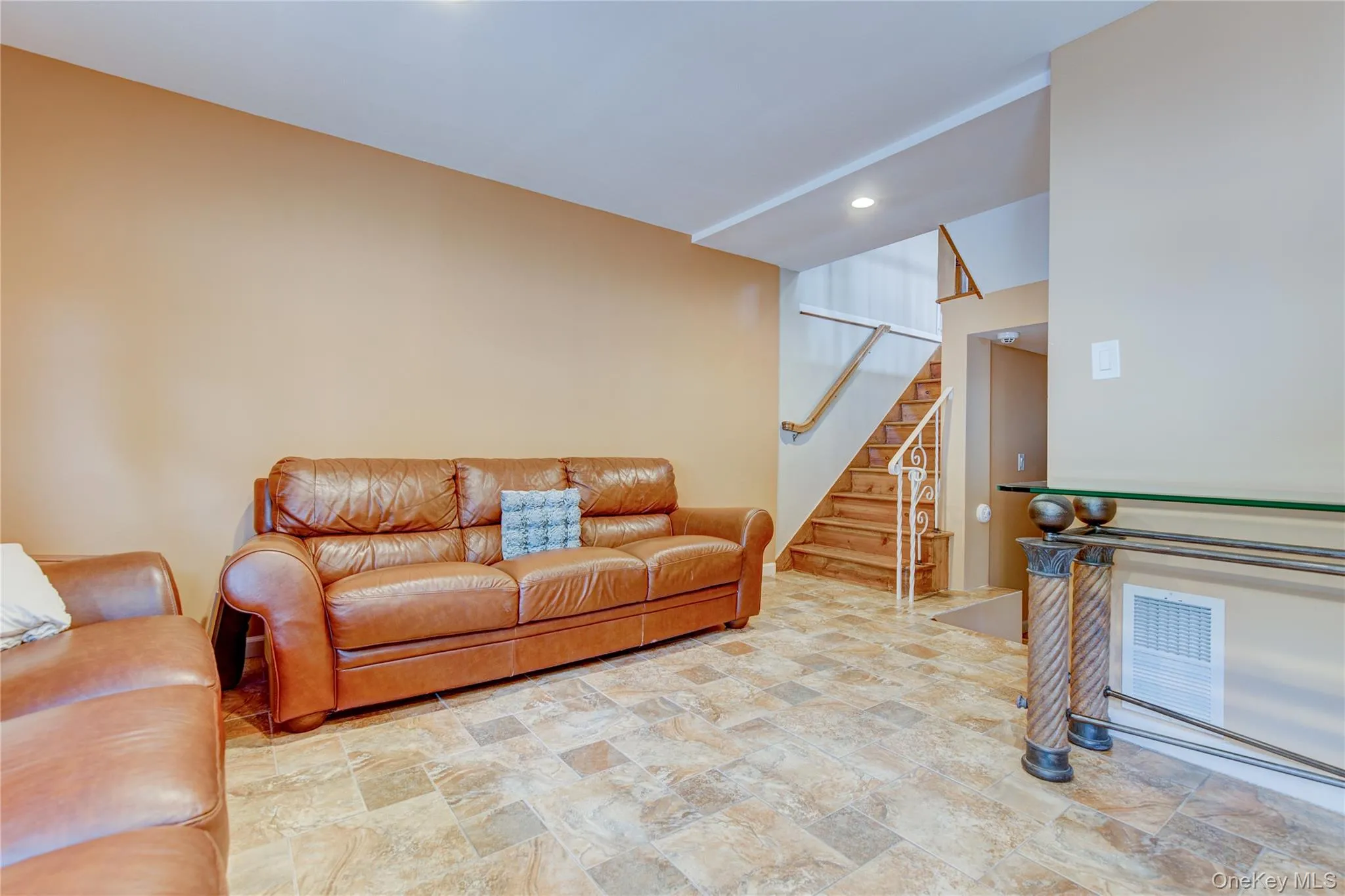 5703 Cloverdale Boulevard, New York, NY, 3 Bedrooms Bedrooms, 6 Rooms Rooms,3 BathroomsBathrooms,Residential,For Rent,Cloverdale,0,1053948 5703 Cloverdale Boulevard, New York, NY, 3 Bedrooms Bedrooms, 6 Rooms Rooms,3 BathroomsBathrooms,Residential,For Rent,Cloverdale,0,1053948