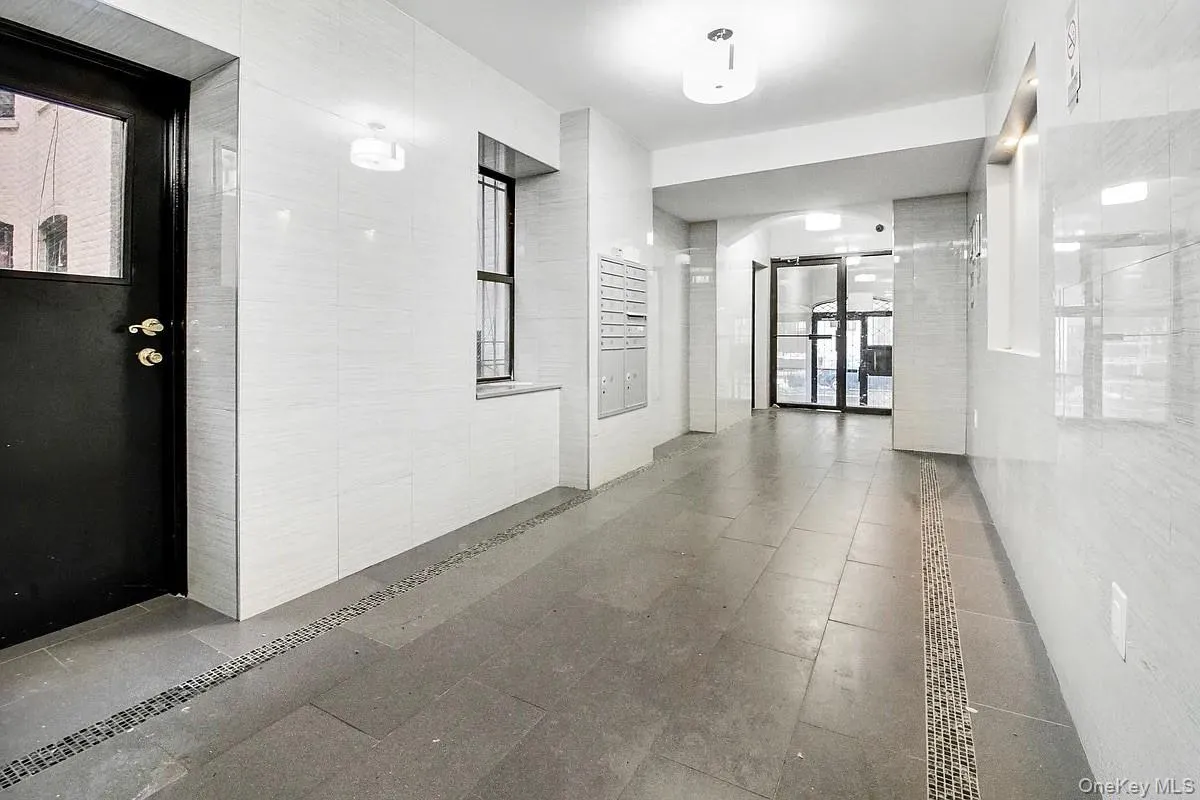 9 Argyle Road, New York, NY, 2 Rooms Rooms,1 BathroomBathrooms,Residential,For Rent,Argyle,0,1053952 9 Argyle Road, New York, NY, 2 Rooms Rooms,1 BathroomBathrooms,Residential,For Rent,Argyle,0,1053952