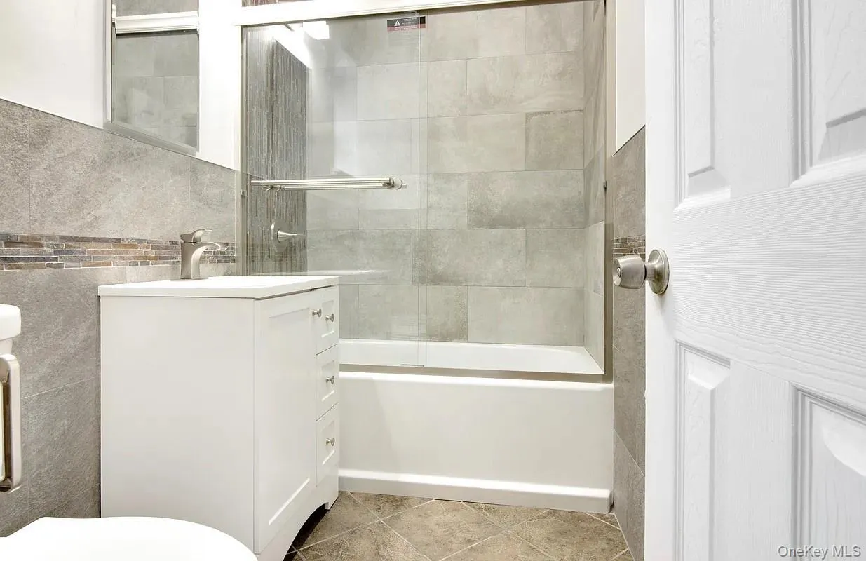 9 Argyle Road, New York, NY, 2 Rooms Rooms,1 BathroomBathrooms,Residential,For Rent,Argyle,0,1053952 9 Argyle Road, New York, NY, 2 Rooms Rooms,1 BathroomBathrooms,Residential,For Rent,Argyle,0,1053952