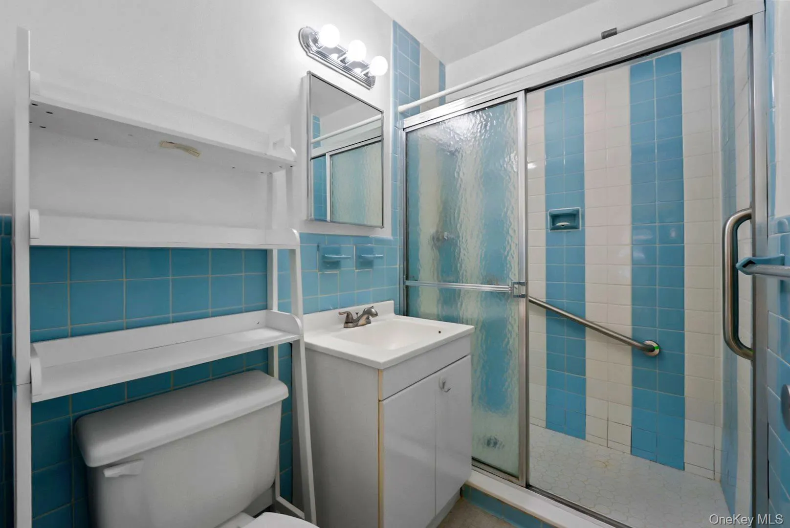 En-Suite Full Bath with Shower En-Suite Full Bath with Shower