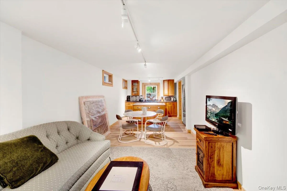 161 Goldens Bridge Road, Bedford, NY, 3 Bedroom Bedrooms, 7 Room Rooms,3 BathroomBathrooms,Residential Lease,For Rent,Goldens Bridge,0,1053957 161 Goldens Bridge Road, Bedford, NY, 3 Bedroom Bedrooms, 7 Room Rooms,3 BathroomBathrooms,Residential Lease,For Rent,Goldens Bridge,0,1053957