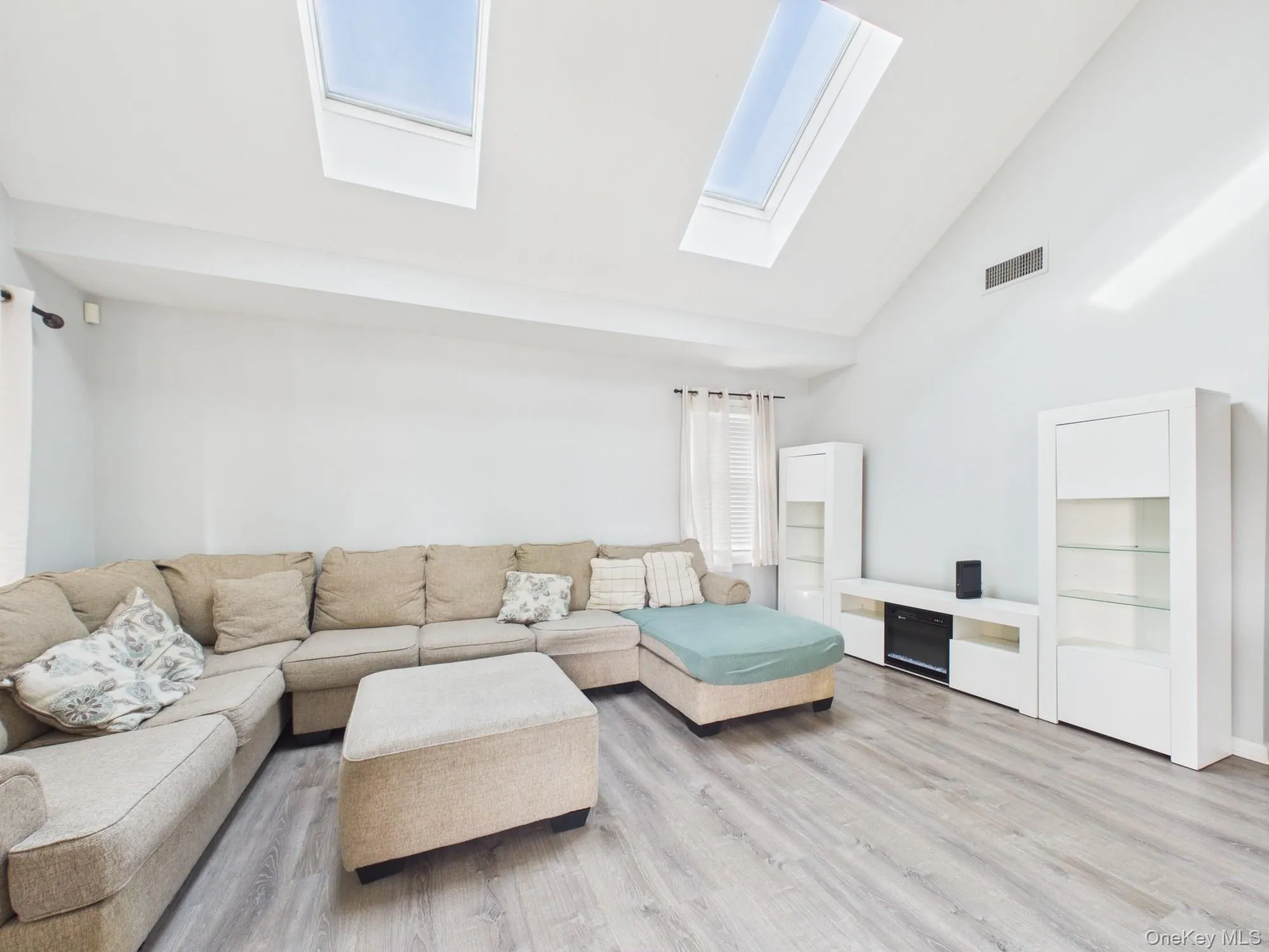 3147 Waterbury Avenue, New York, NY, 4 Bedrooms Bedrooms, 6 Rooms Rooms,3 BathroomsBathrooms,Residential,For Rent,Waterbury,0,1053958 3147 Waterbury Avenue, New York, NY, 4 Bedrooms Bedrooms, 6 Rooms Rooms,3 BathroomsBathrooms,Residential,For Rent,Waterbury,0,1053958