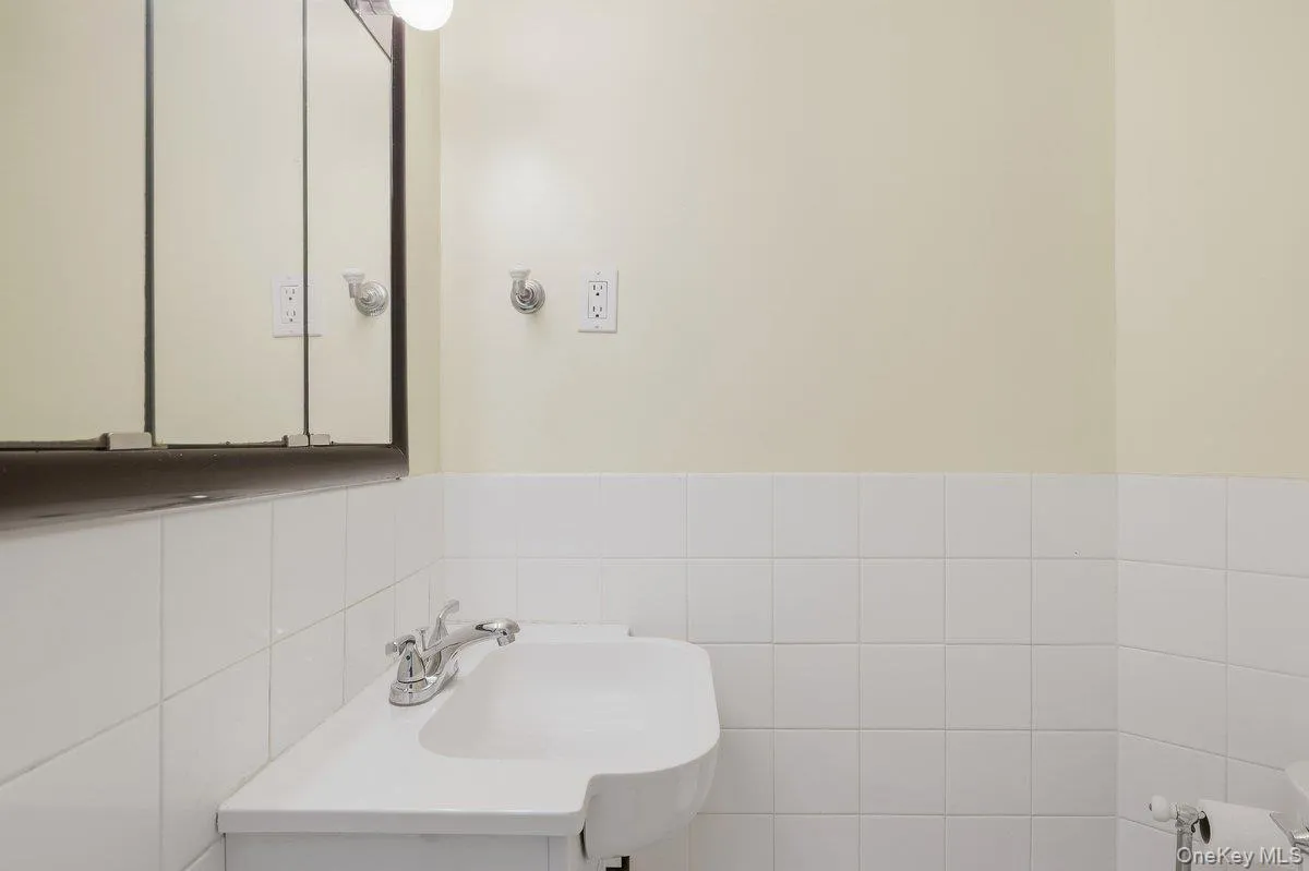 100 Highland Avenue, Eastchester, NY, 1 Bedroom Bedrooms, 3 Room Rooms,1 BathroomBathrooms,Residential Lease,For Rent,Highland,0,1053970 100 Highland Avenue, Eastchester, NY, 1 Bedroom Bedrooms, 3 Room Rooms,1 BathroomBathrooms,Residential Lease,For Rent,Highland,0,1053970
