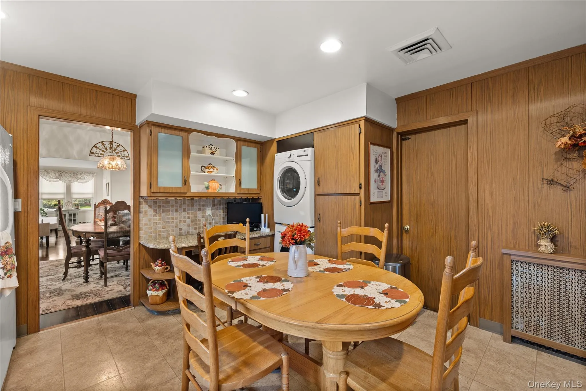 388 2nd Street, Babylon, NY, 3 Bedrooms Bedrooms, 6 Rooms Rooms,1 BathroomBathrooms,Residential,For Rent,2nd,0,1053971 388 2nd Street, Babylon, NY, 3 Bedrooms Bedrooms, 6 Rooms Rooms,1 BathroomBathrooms,Residential,For Rent,2nd,0,1053971