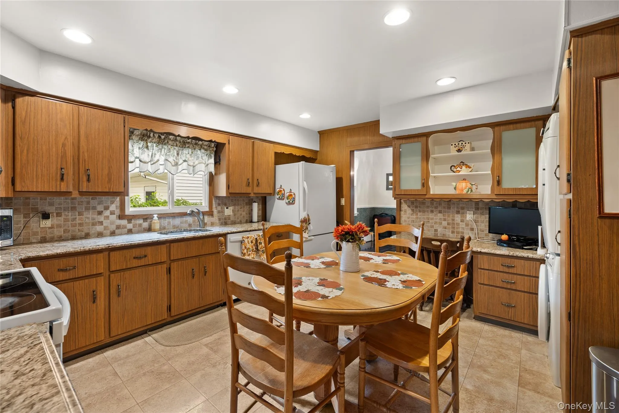 388 2nd Street, Babylon, NY, 3 Bedrooms Bedrooms, 6 Rooms Rooms,1 BathroomBathrooms,Residential,For Rent,2nd,0,1053971 388 2nd Street, Babylon, NY, 3 Bedrooms Bedrooms, 6 Rooms Rooms,1 BathroomBathrooms,Residential,For Rent,2nd,0,1053971