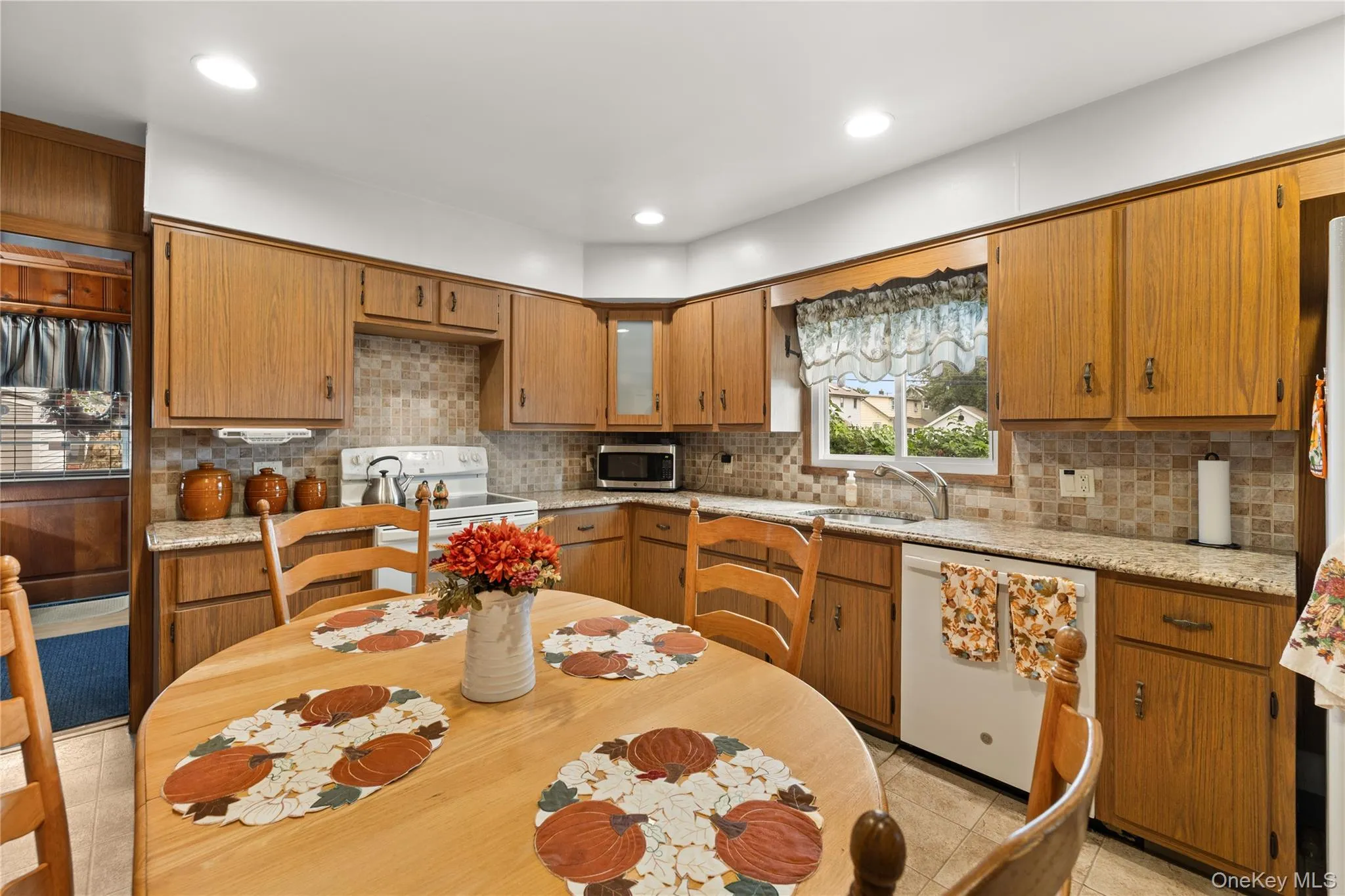388 2nd Street, Babylon, NY, 3 Bedrooms Bedrooms, 6 Rooms Rooms,1 BathroomBathrooms,Residential,For Rent,2nd,0,1053971 388 2nd Street, Babylon, NY, 3 Bedrooms Bedrooms, 6 Rooms Rooms,1 BathroomBathrooms,Residential,For Rent,2nd,0,1053971