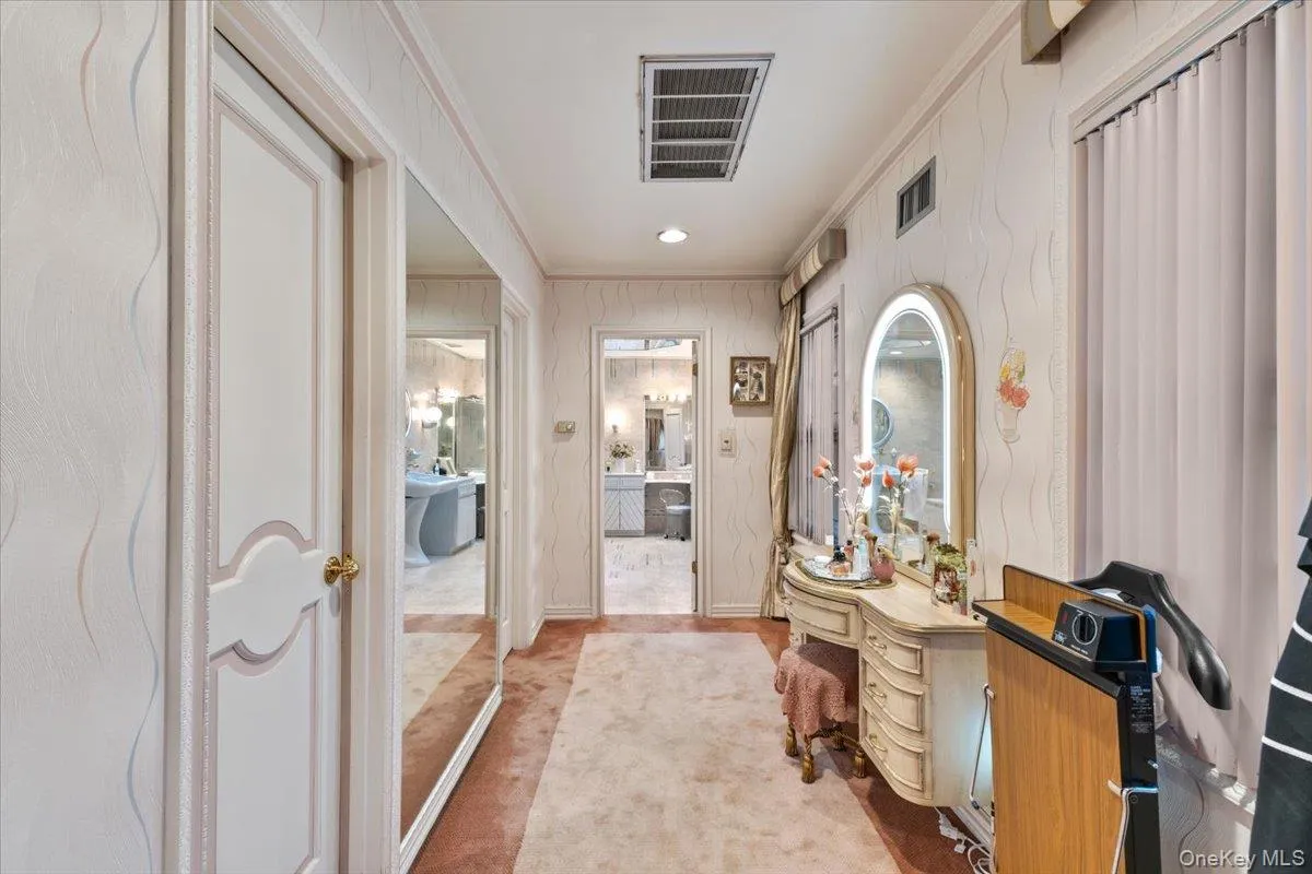 15 Hillcrest Drive, North Hempstead, NY, 5 Bedrooms Bedrooms, 10 Rooms Rooms,5 BathroomsBathrooms,Residential,For Rent,Hillcrest,0,1053978 15 Hillcrest Drive, North Hempstead, NY, 5 Bedrooms Bedrooms, 10 Rooms Rooms,5 BathroomsBathrooms,Residential,For Rent,Hillcrest,0,1053978