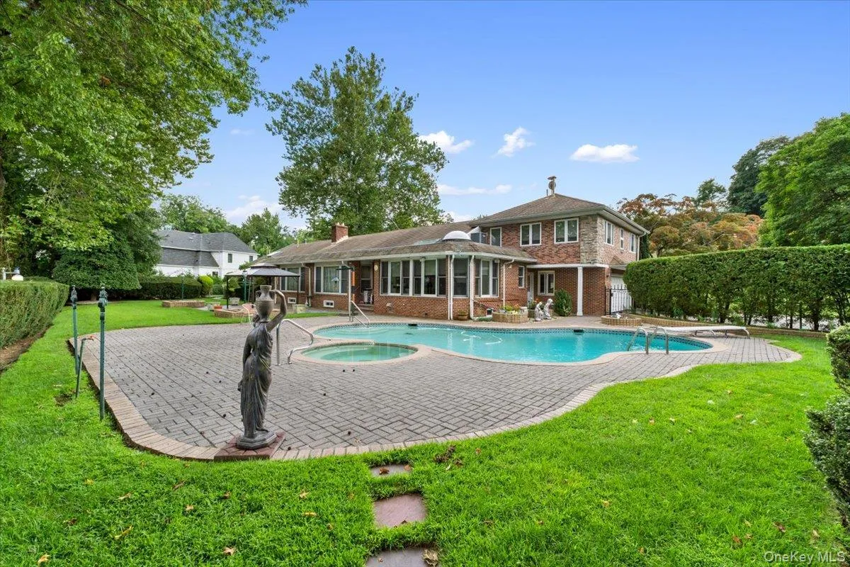 15 Hillcrest Drive, North Hempstead, NY, 5 Bedrooms Bedrooms, 10 Rooms Rooms,5 BathroomsBathrooms,Residential,For Rent,Hillcrest,0,1053978 15 Hillcrest Drive, North Hempstead, NY, 5 Bedrooms Bedrooms, 10 Rooms Rooms,5 BathroomsBathrooms,Residential,For Rent,Hillcrest,0,1053978