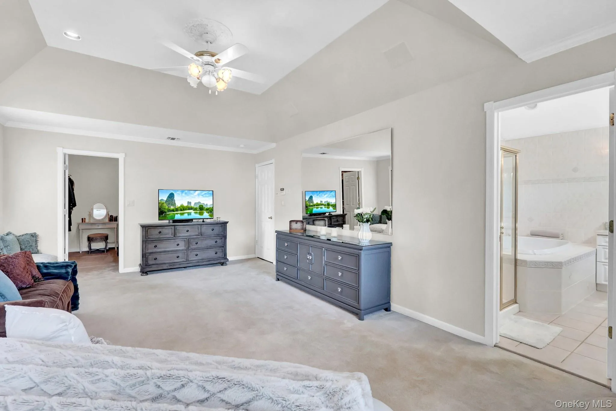6 Patricks Way, Smithtown, NY, 5 Bedrooms Bedrooms, 11 Rooms Rooms,3 BathroomsBathrooms,Residential,For Rent,Patricks,0,1053983 6 Patricks Way, Smithtown, NY, 5 Bedrooms Bedrooms, 11 Rooms Rooms,3 BathroomsBathrooms,Residential,For Rent,Patricks,0,1053983
