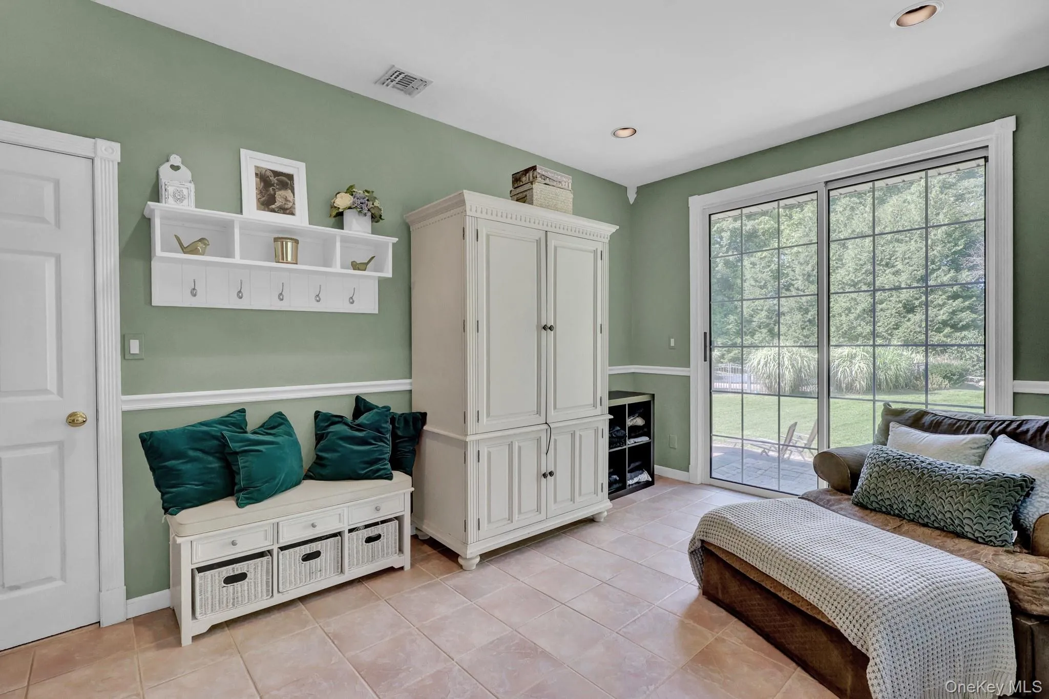 6 Patricks Way, Smithtown, NY, 5 Bedrooms Bedrooms, 11 Rooms Rooms,3 BathroomsBathrooms,Residential,For Rent,Patricks,0,1053983 6 Patricks Way, Smithtown, NY, 5 Bedrooms Bedrooms, 11 Rooms Rooms,3 BathroomsBathrooms,Residential,For Rent,Patricks,0,1053983