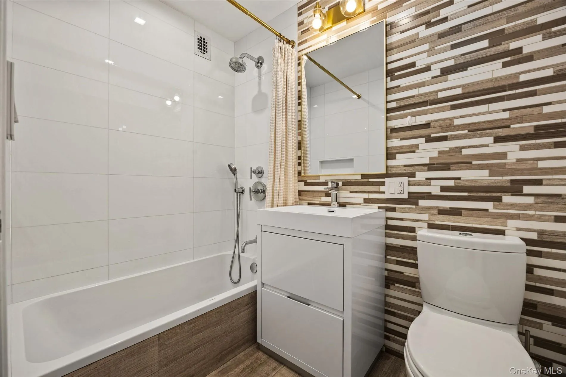 151-31 88th Street, New York, NY, 2 Bedrooms Bedrooms, 5 Rooms Rooms,2 BathroomsBathrooms,Residential,For Rent,88th,0,1053995 151-31 88th Street, New York, NY, 2 Bedrooms Bedrooms, 5 Rooms Rooms,2 BathroomsBathrooms,Residential,For Rent,88th,0,1053995