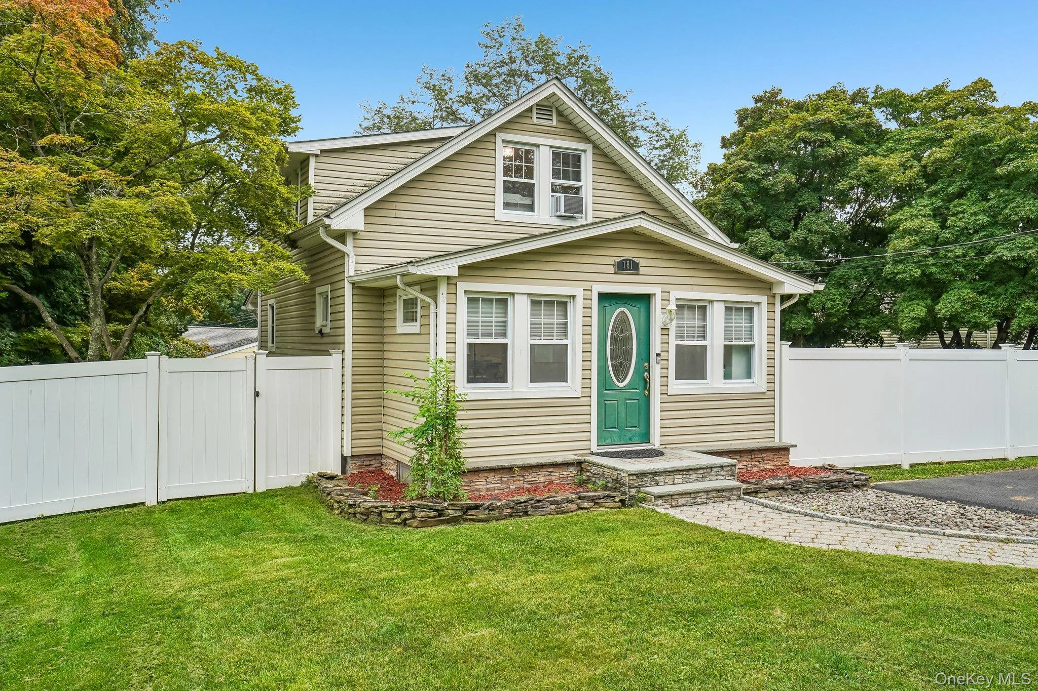 181 Conger Avenue, Clarkstown, NY, 2 Bedrooms Bedrooms, 5 Rooms Rooms,2 BathroomsBathrooms,Residential,For Rent,Conger,0,1054011 181 Conger Avenue, Clarkstown, NY, 2 Bedrooms Bedrooms, 5 Rooms Rooms,2 BathroomsBathrooms,Residential,For Rent,Conger,0,1054011