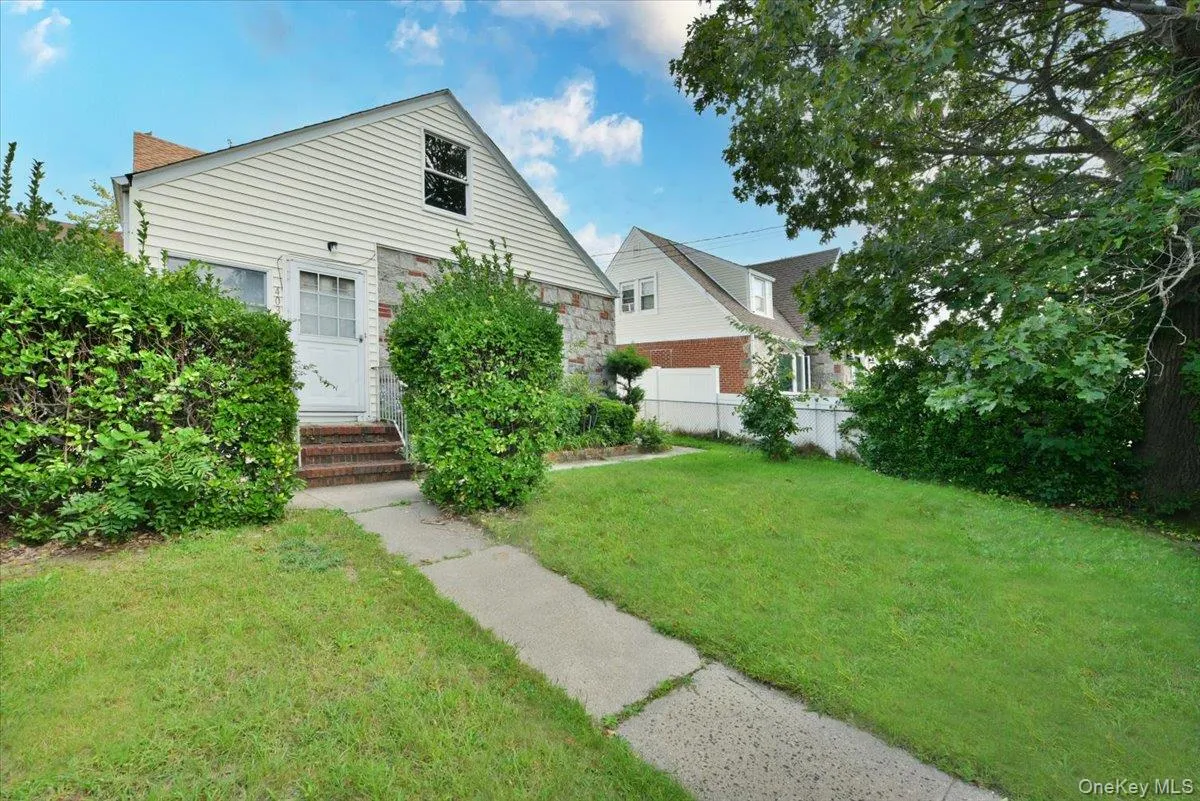 403 Oak Street, Babylon, NY, 4 Bedrooms Bedrooms, 10 Rooms Rooms,2 BathroomsBathrooms,Residential,For Rent,Oak,0,1054015 403 Oak Street, Babylon, NY, 4 Bedrooms Bedrooms, 10 Rooms Rooms,2 BathroomsBathrooms,Residential,For Rent,Oak,0,1054015