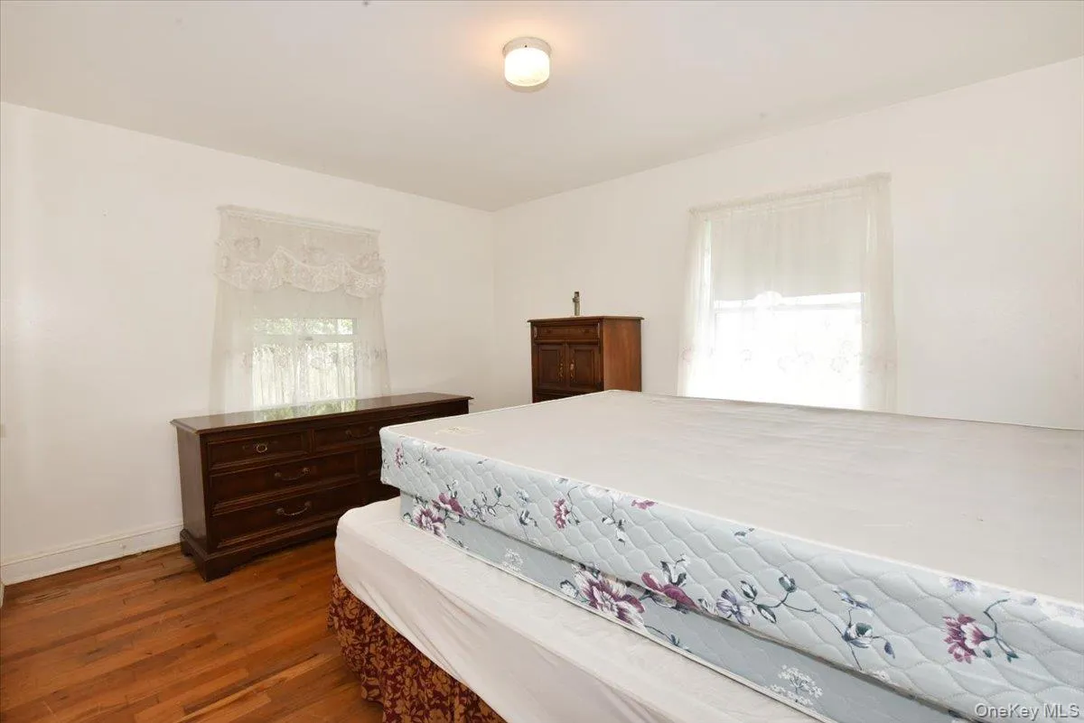 403 Oak Street, Babylon, NY, 4 Bedrooms Bedrooms, 10 Rooms Rooms,2 BathroomsBathrooms,Residential,For Rent,Oak,0,1054015 403 Oak Street, Babylon, NY, 4 Bedrooms Bedrooms, 10 Rooms Rooms,2 BathroomsBathrooms,Residential,For Rent,Oak,0,1054015