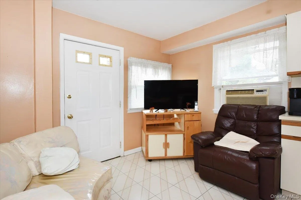 403 Oak Street, Babylon, NY, 4 Bedrooms Bedrooms, 10 Rooms Rooms,2 BathroomsBathrooms,Residential,For Rent,Oak,0,1054015 403 Oak Street, Babylon, NY, 4 Bedrooms Bedrooms, 10 Rooms Rooms,2 BathroomsBathrooms,Residential,For Rent,Oak,0,1054015