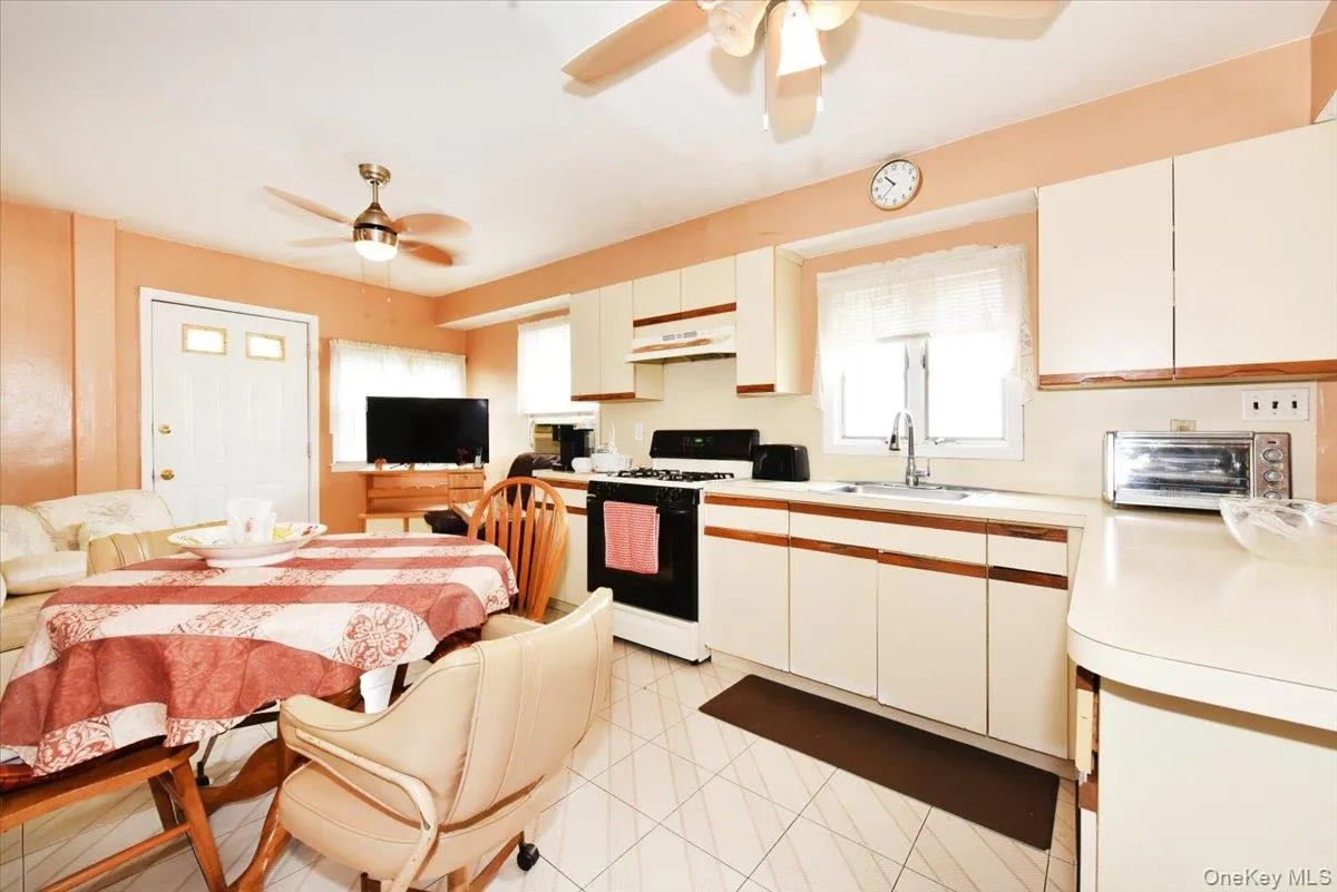 403 Oak Street, Babylon, NY, 4 Bedrooms Bedrooms, 10 Rooms Rooms,2 BathroomsBathrooms,Residential,For Rent,Oak,0,1054015 403 Oak Street, Babylon, NY, 4 Bedrooms Bedrooms, 10 Rooms Rooms,2 BathroomsBathrooms,Residential,For Rent,Oak,0,1054015