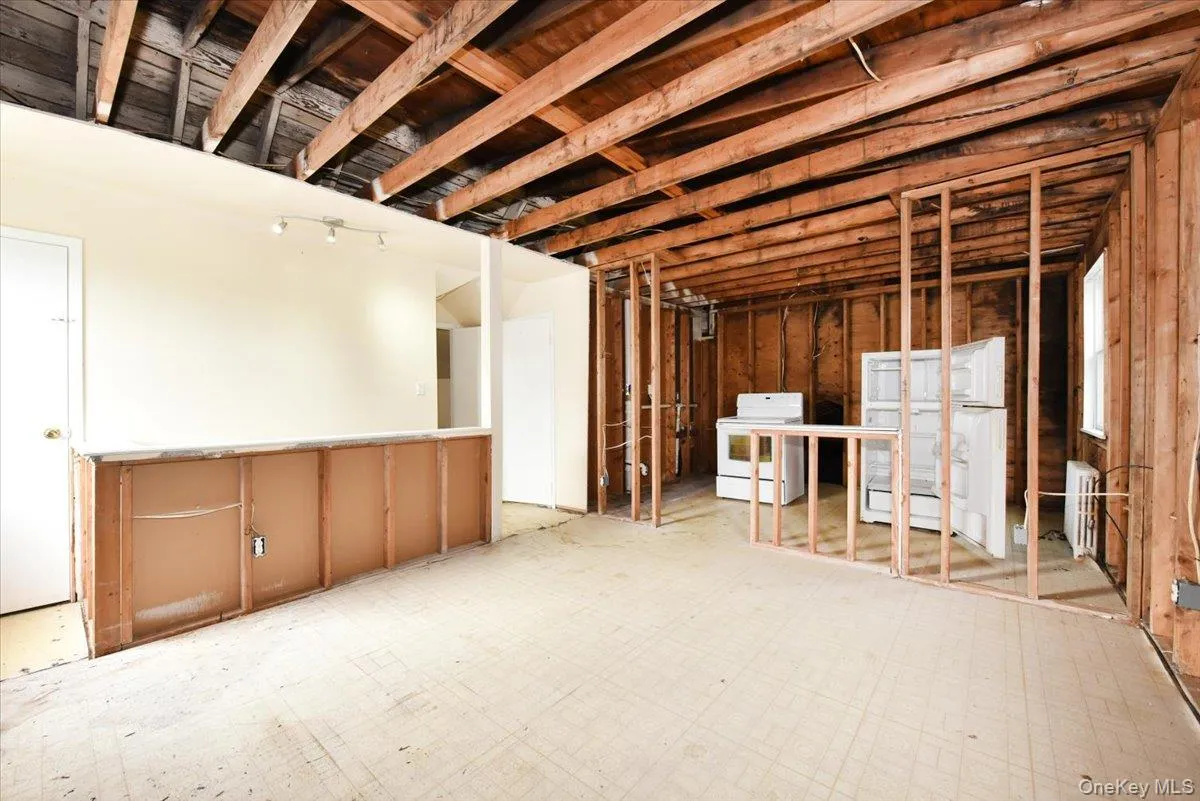 403 Oak Street, Babylon, NY, 4 Bedrooms Bedrooms, 10 Rooms Rooms,2 BathroomsBathrooms,Residential,For Rent,Oak,0,1054015 403 Oak Street, Babylon, NY, 4 Bedrooms Bedrooms, 10 Rooms Rooms,2 BathroomsBathrooms,Residential,For Rent,Oak,0,1054015