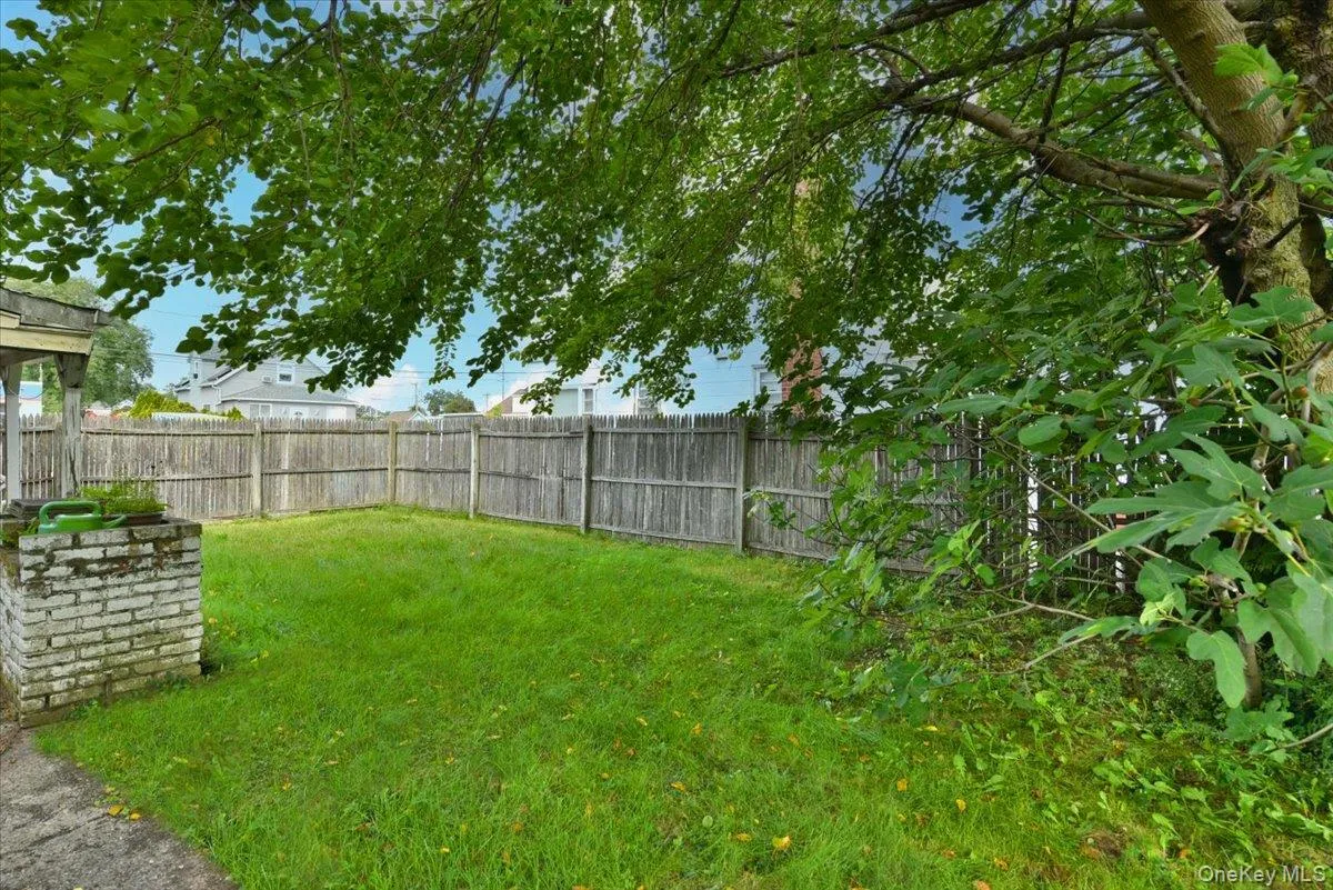 403 Oak Street, Babylon, NY, 4 Bedrooms Bedrooms, 10 Rooms Rooms,2 BathroomsBathrooms,Residential,For Rent,Oak,0,1054015 403 Oak Street, Babylon, NY, 4 Bedrooms Bedrooms, 10 Rooms Rooms,2 BathroomsBathrooms,Residential,For Rent,Oak,0,1054015