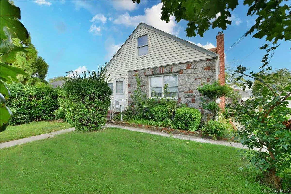 403 Oak Street, Babylon, NY, 4 Bedrooms Bedrooms, 10 Rooms Rooms,2 BathroomsBathrooms,Residential,For Rent,Oak,0,1054015 403 Oak Street, Babylon, NY, 4 Bedrooms Bedrooms, 10 Rooms Rooms,2 BathroomsBathrooms,Residential,For Rent,Oak,0,1054015