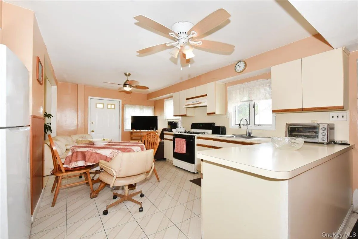 403 Oak Street, Babylon, NY, 4 Bedrooms Bedrooms, 10 Rooms Rooms,2 BathroomsBathrooms,Residential,For Rent,Oak,0,1054015 403 Oak Street, Babylon, NY, 4 Bedrooms Bedrooms, 10 Rooms Rooms,2 BathroomsBathrooms,Residential,For Rent,Oak,0,1054015