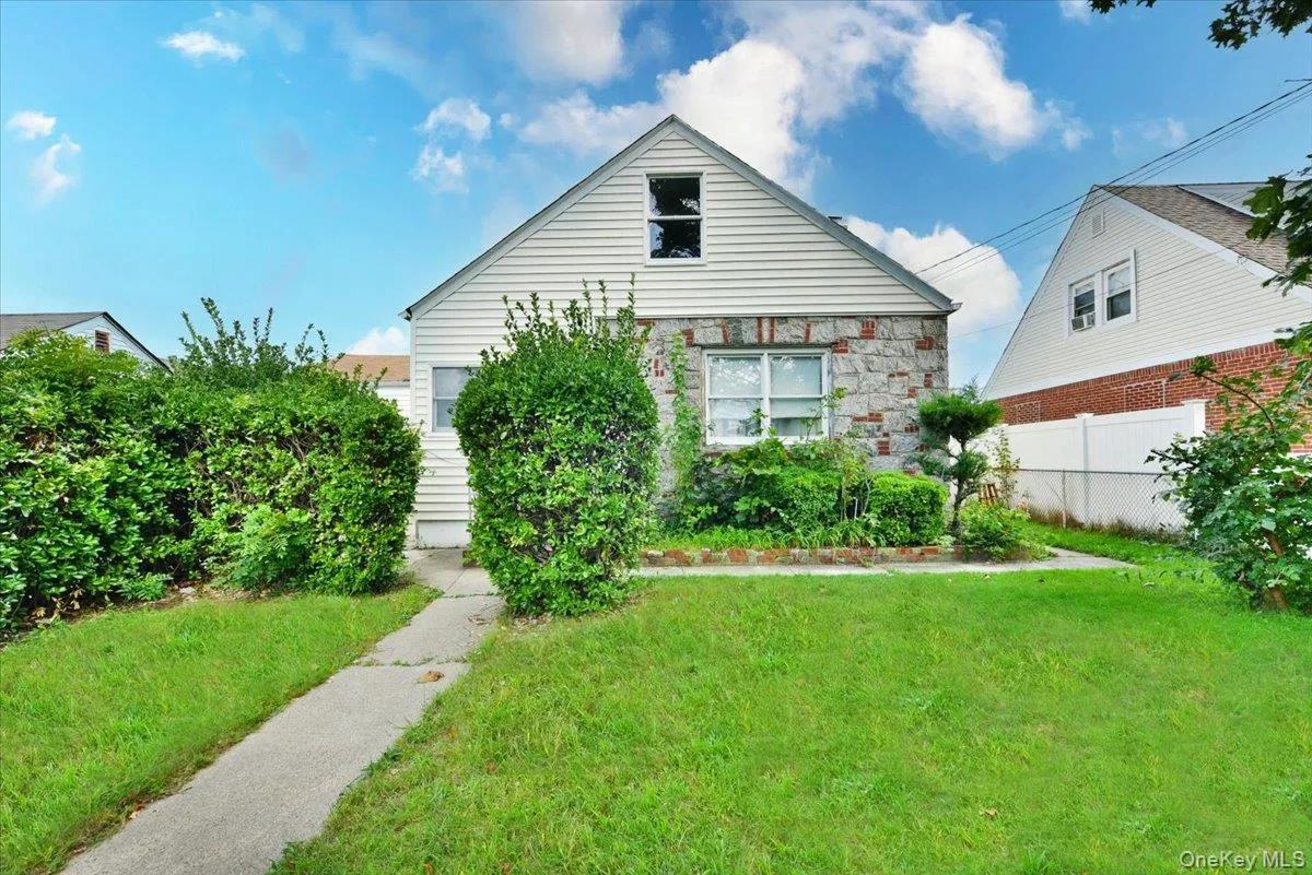 403 Oak Street, Babylon, NY, 4 Bedrooms Bedrooms, 10 Rooms Rooms,2 BathroomsBathrooms,Residential,For Rent,Oak,0,1054015 403 Oak Street, Babylon, NY, 4 Bedrooms Bedrooms, 10 Rooms Rooms,2 BathroomsBathrooms,Residential,For Rent,Oak,0,1054015