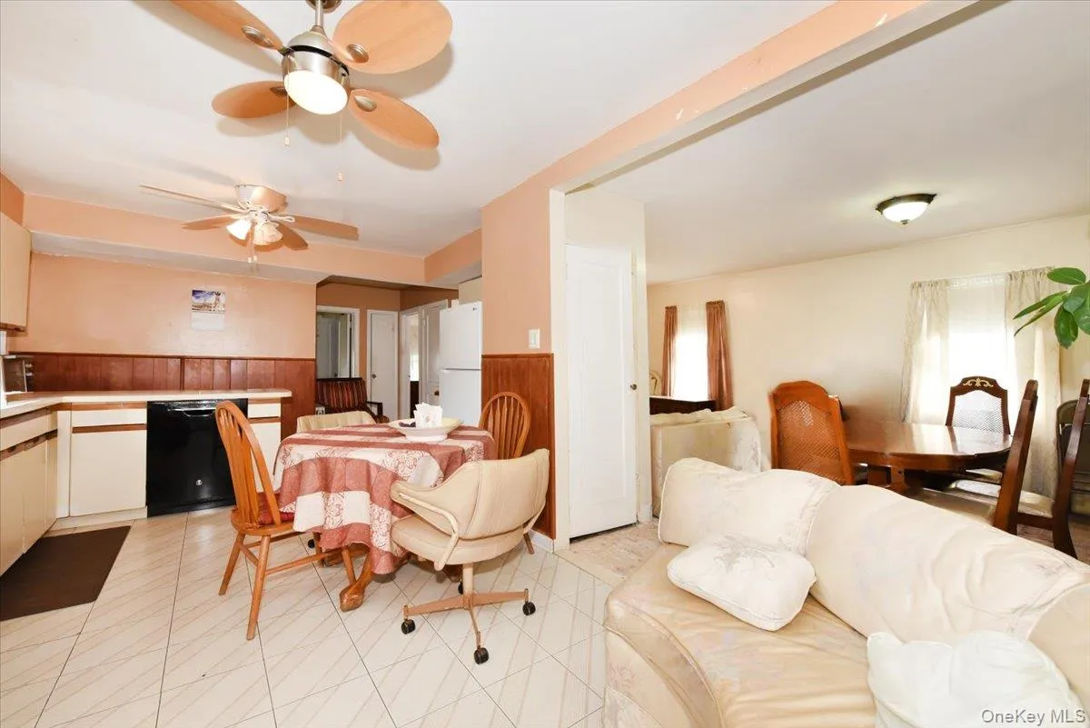 403 Oak Street, Babylon, NY, 4 Bedrooms Bedrooms, 10 Rooms Rooms,2 BathroomsBathrooms,Residential,For Rent,Oak,0,1054015 403 Oak Street, Babylon, NY, 4 Bedrooms Bedrooms, 10 Rooms Rooms,2 BathroomsBathrooms,Residential,For Rent,Oak,0,1054015