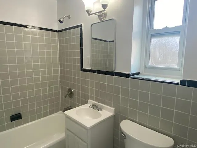 245-15 77th Crescent, New York, NY, 1 Bedroom Bedrooms, 4 Rooms Rooms,1 BathroomBathrooms,Residential,For Rent,77th,0,1054022 245-15 77th Crescent, New York, NY, 1 Bedroom Bedrooms, 4 Rooms Rooms,1 BathroomBathrooms,Residential,For Rent,77th,0,1054022