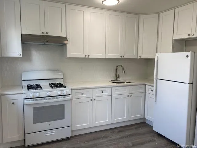 245-15 77th Crescent, New York, NY, 1 Bedroom Bedrooms, 4 Rooms Rooms,1 BathroomBathrooms,Residential,For Rent,77th,0,1054022 245-15 77th Crescent, New York, NY, 1 Bedroom Bedrooms, 4 Rooms Rooms,1 BathroomBathrooms,Residential,For Rent,77th,0,1054022
