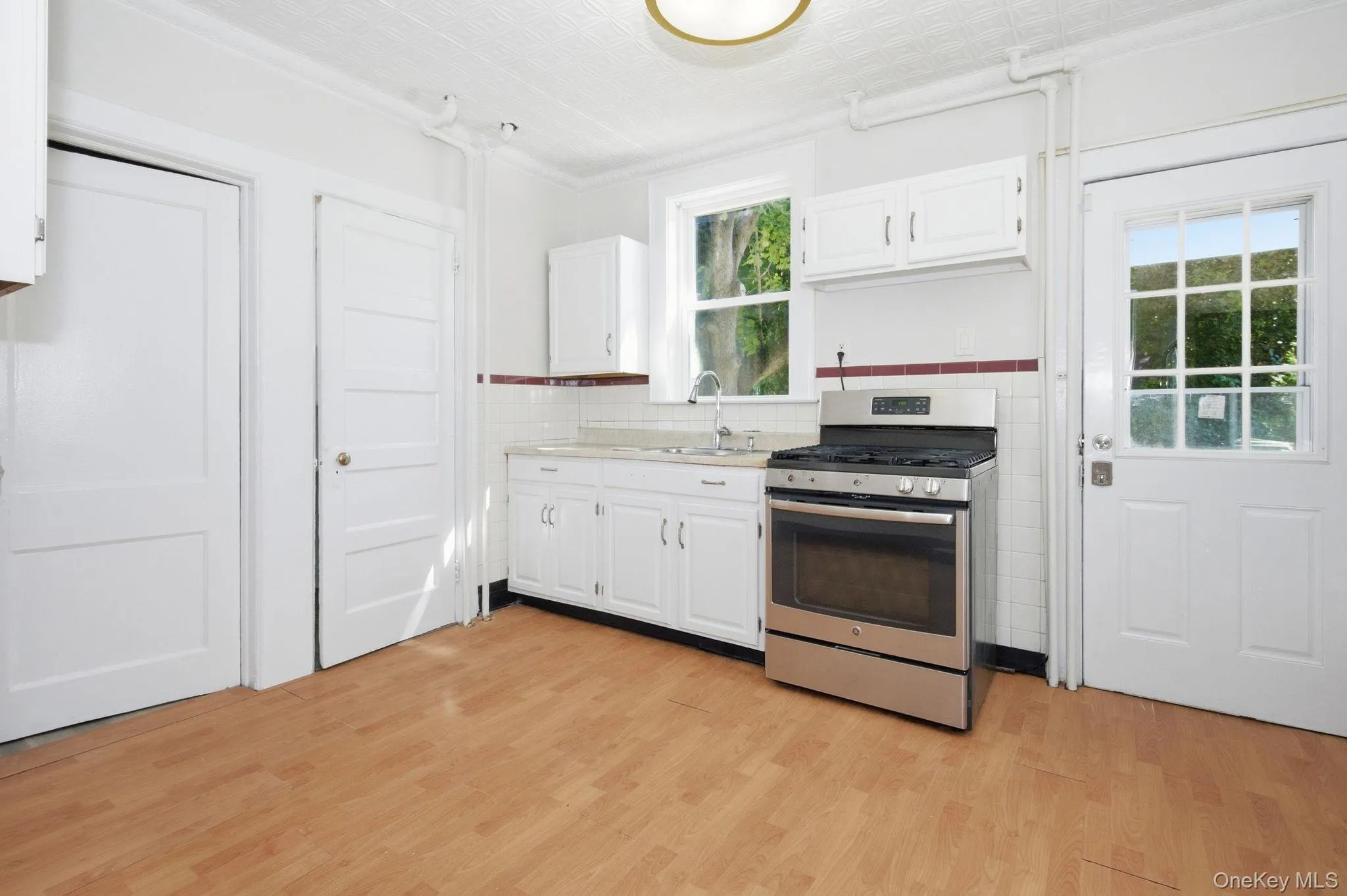 48 Robertson Avenue, White Plains, NY, 3 Bedroom Bedrooms, 7 Room Rooms,1 BathroomBathrooms,Residential Lease,For Rent,Robertson,0,1054032 48 Robertson Avenue, White Plains, NY, 3 Bedroom Bedrooms, 7 Room Rooms,1 BathroomBathrooms,Residential Lease,For Rent,Robertson,0,1054032