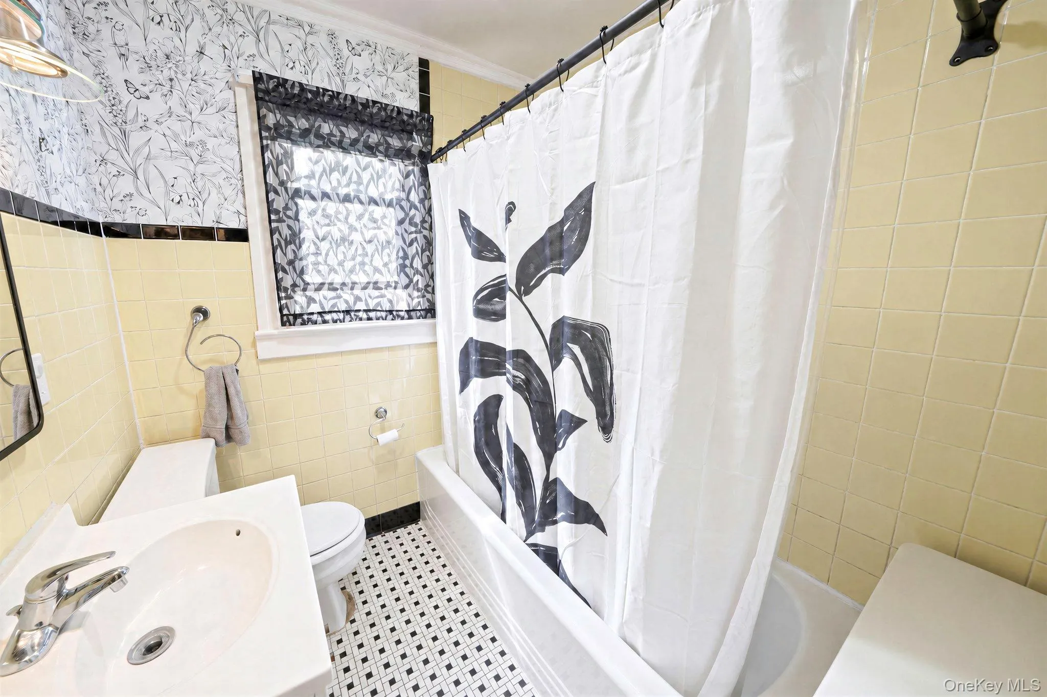 78 17th Street, Huntington, NY, 2 Bedrooms Bedrooms, 5 Rooms Rooms,1 BathroomBathrooms,Residential,For Rent,17th,0,1054036 78 17th Street, Huntington, NY, 2 Bedrooms Bedrooms, 5 Rooms Rooms,1 BathroomBathrooms,Residential,For Rent,17th,0,1054036