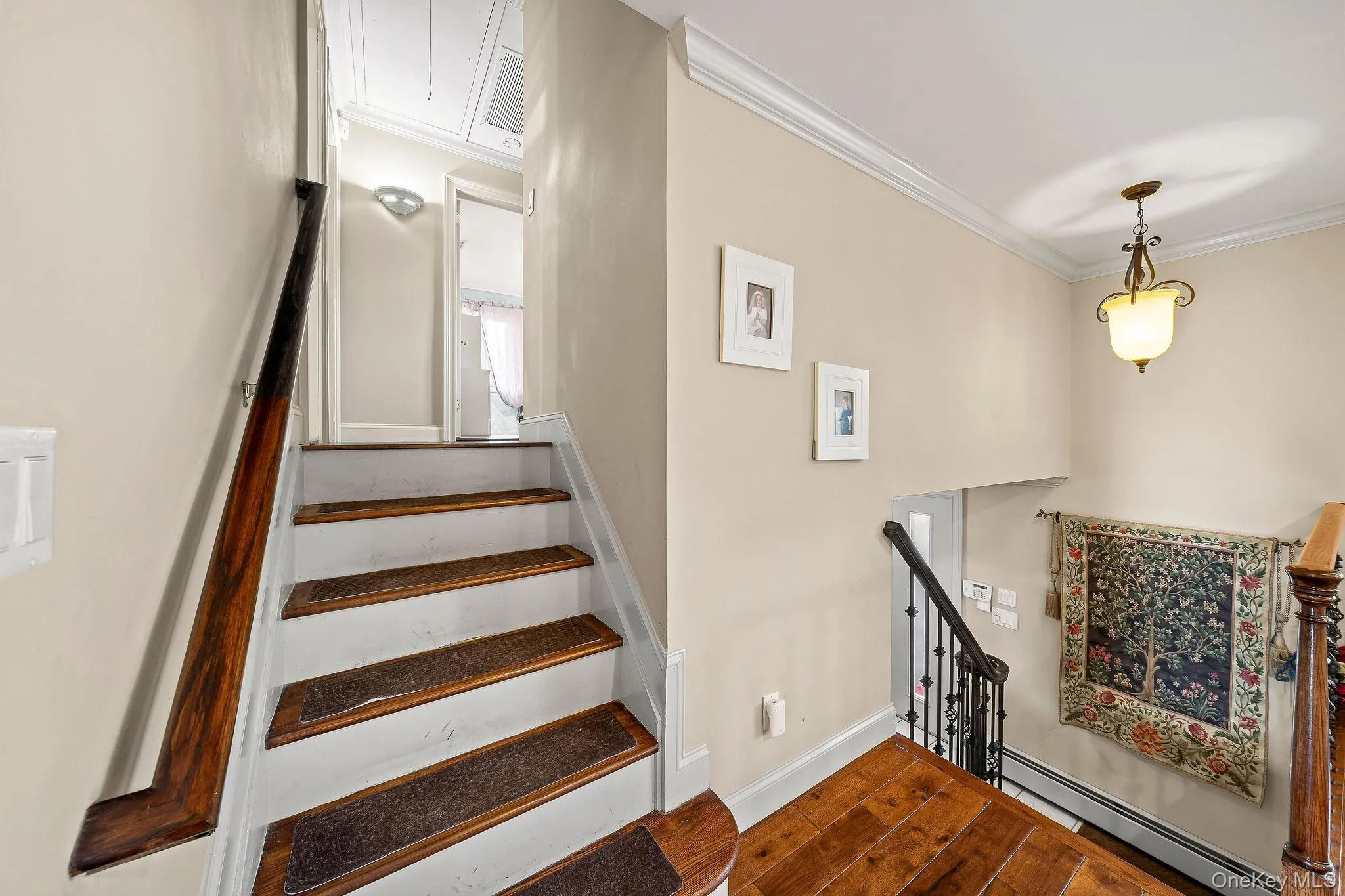 14 Kay Street, Oyster Bay, NY, 3 Bedrooms Bedrooms, 7 Rooms Rooms,2 BathroomsBathrooms,Residential,For Rent,Kay,0,1054054 14 Kay Street, Oyster Bay, NY, 3 Bedrooms Bedrooms, 7 Rooms Rooms,2 BathroomsBathrooms,Residential,For Rent,Kay,0,1054054
