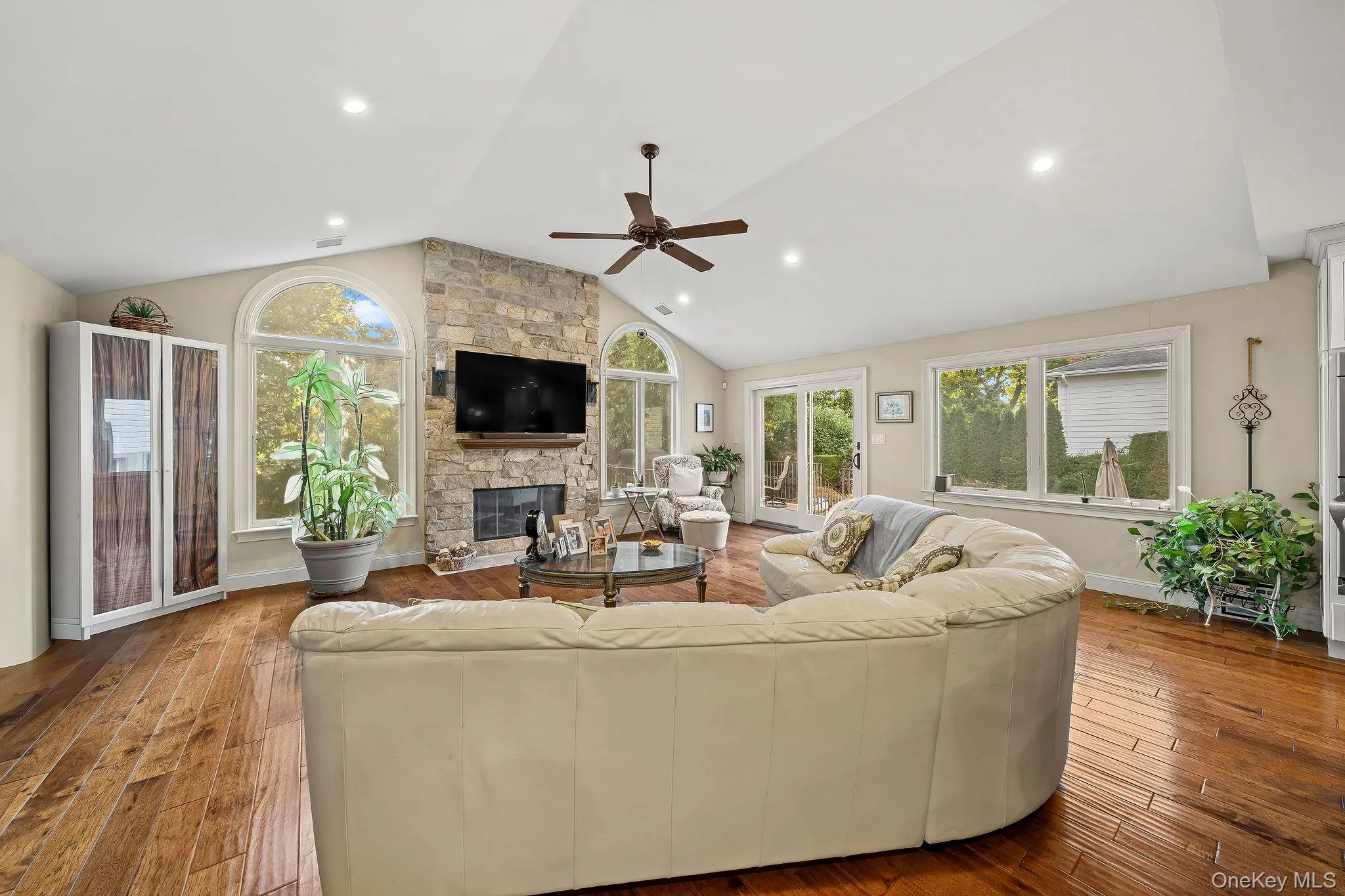 14 Kay Street, Oyster Bay, NY, 3 Bedrooms Bedrooms, 7 Rooms Rooms,2 BathroomsBathrooms,Residential,For Rent,Kay,0,1054054 14 Kay Street, Oyster Bay, NY, 3 Bedrooms Bedrooms, 7 Rooms Rooms,2 BathroomsBathrooms,Residential,For Rent,Kay,0,1054054