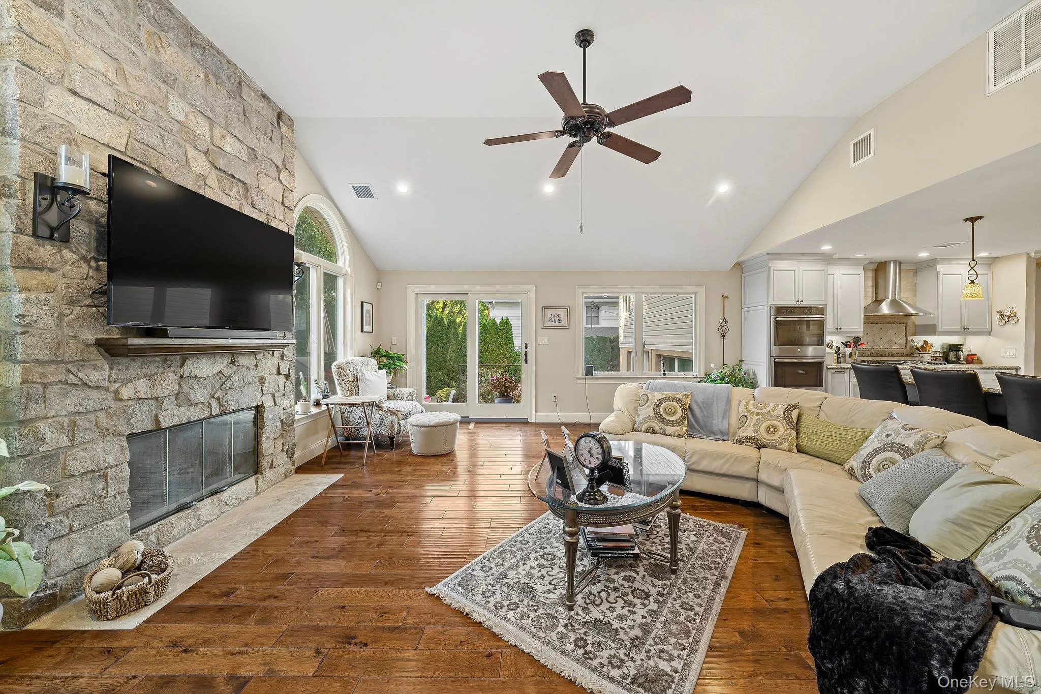 14 Kay Street, Oyster Bay, NY, 3 Bedrooms Bedrooms, 7 Rooms Rooms,2 BathroomsBathrooms,Residential,For Rent,Kay,0,1054054 14 Kay Street, Oyster Bay, NY, 3 Bedrooms Bedrooms, 7 Rooms Rooms,2 BathroomsBathrooms,Residential,For Rent,Kay,0,1054054