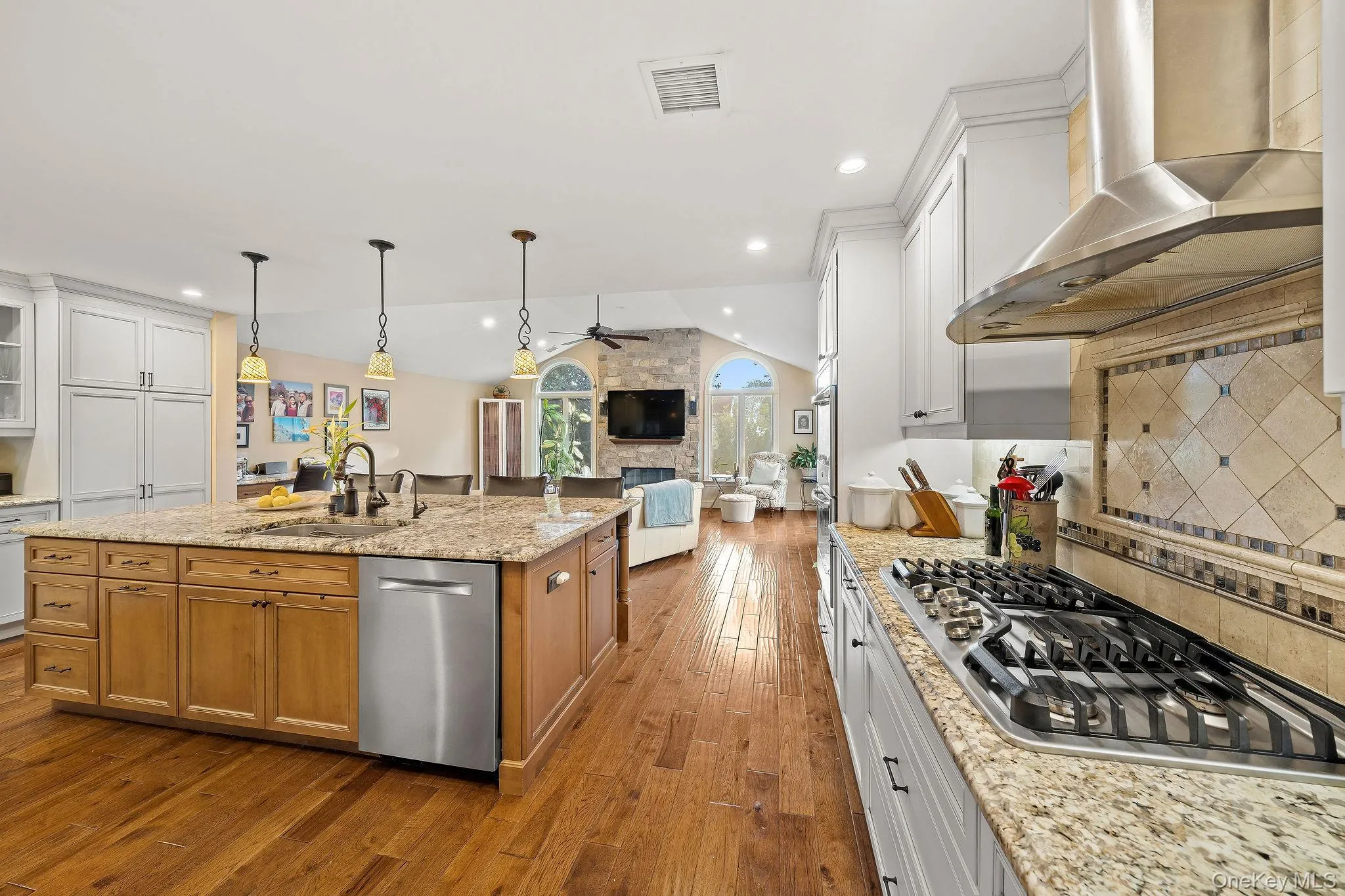 14 Kay Street, Oyster Bay, NY, 3 Bedrooms Bedrooms, 7 Rooms Rooms,2 BathroomsBathrooms,Residential,For Rent,Kay,0,1054054 14 Kay Street, Oyster Bay, NY, 3 Bedrooms Bedrooms, 7 Rooms Rooms,2 BathroomsBathrooms,Residential,For Rent,Kay,0,1054054