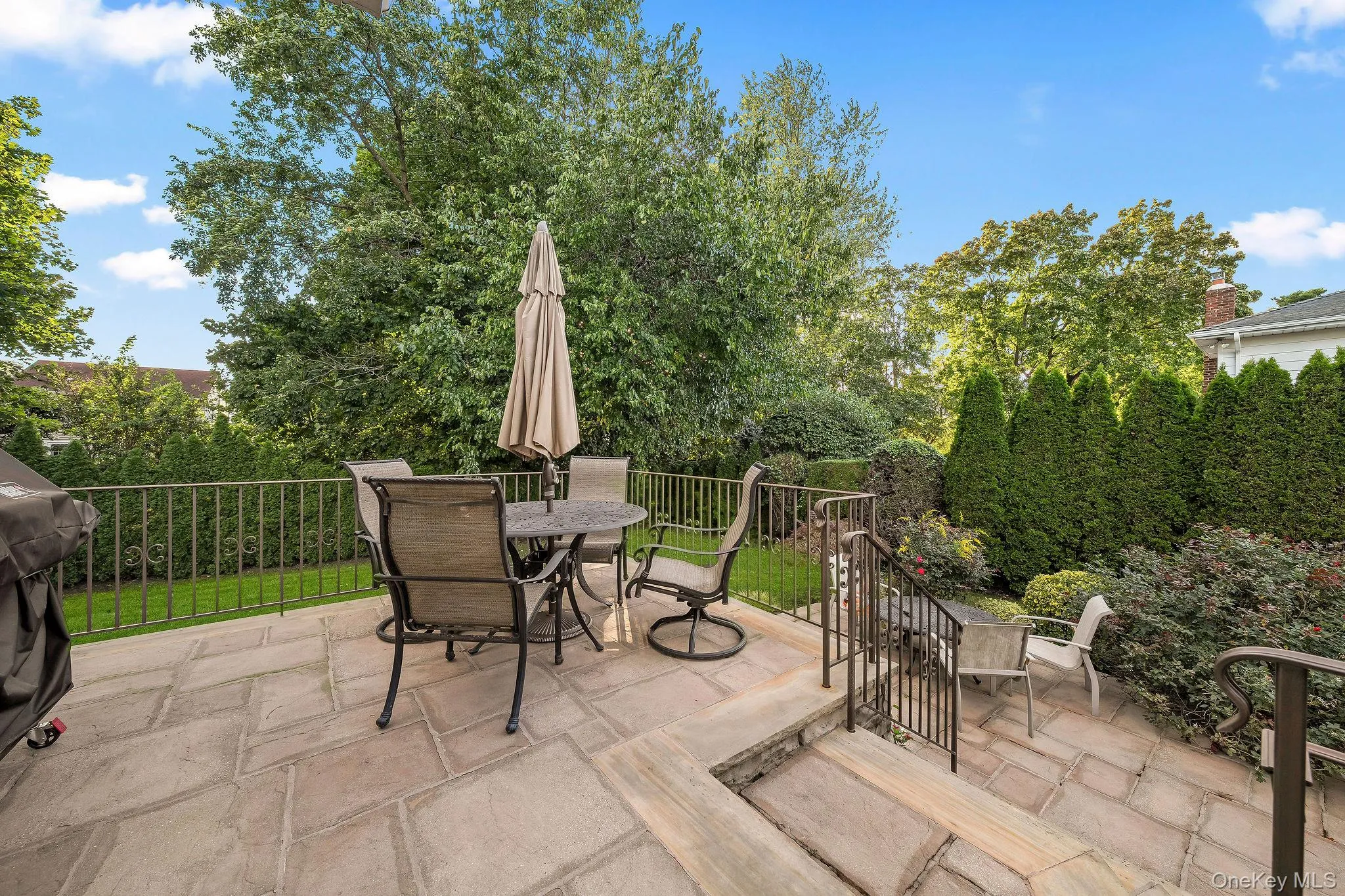 14 Kay Street, Oyster Bay, NY, 3 Bedrooms Bedrooms, 7 Rooms Rooms,2 BathroomsBathrooms,Residential,For Rent,Kay,0,1054054 14 Kay Street, Oyster Bay, NY, 3 Bedrooms Bedrooms, 7 Rooms Rooms,2 BathroomsBathrooms,Residential,For Rent,Kay,0,1054054