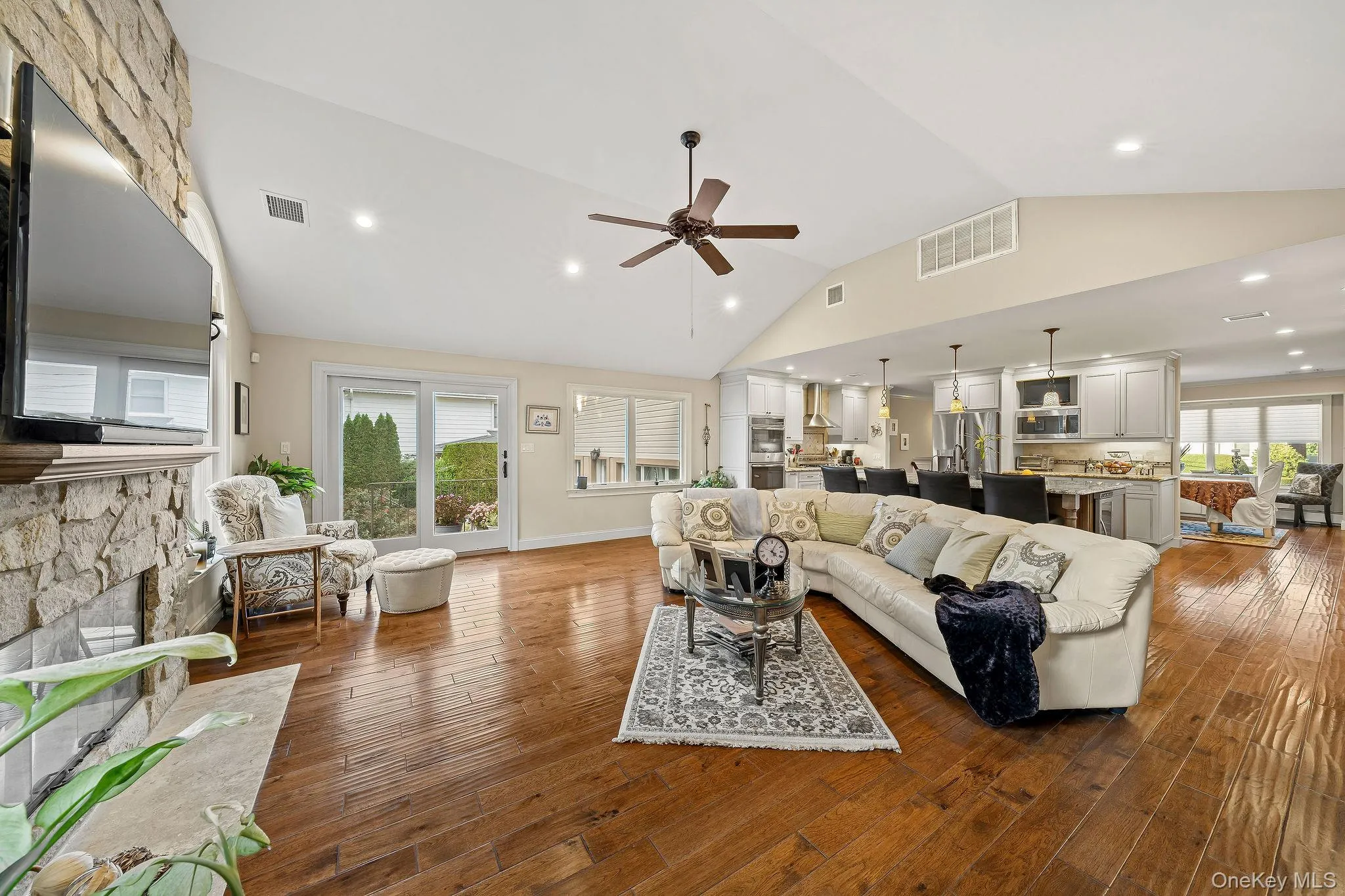 14 Kay Street, Oyster Bay, NY, 3 Bedrooms Bedrooms, 7 Rooms Rooms,2 BathroomsBathrooms,Residential,For Rent,Kay,0,1054054 14 Kay Street, Oyster Bay, NY, 3 Bedrooms Bedrooms, 7 Rooms Rooms,2 BathroomsBathrooms,Residential,For Rent,Kay,0,1054054