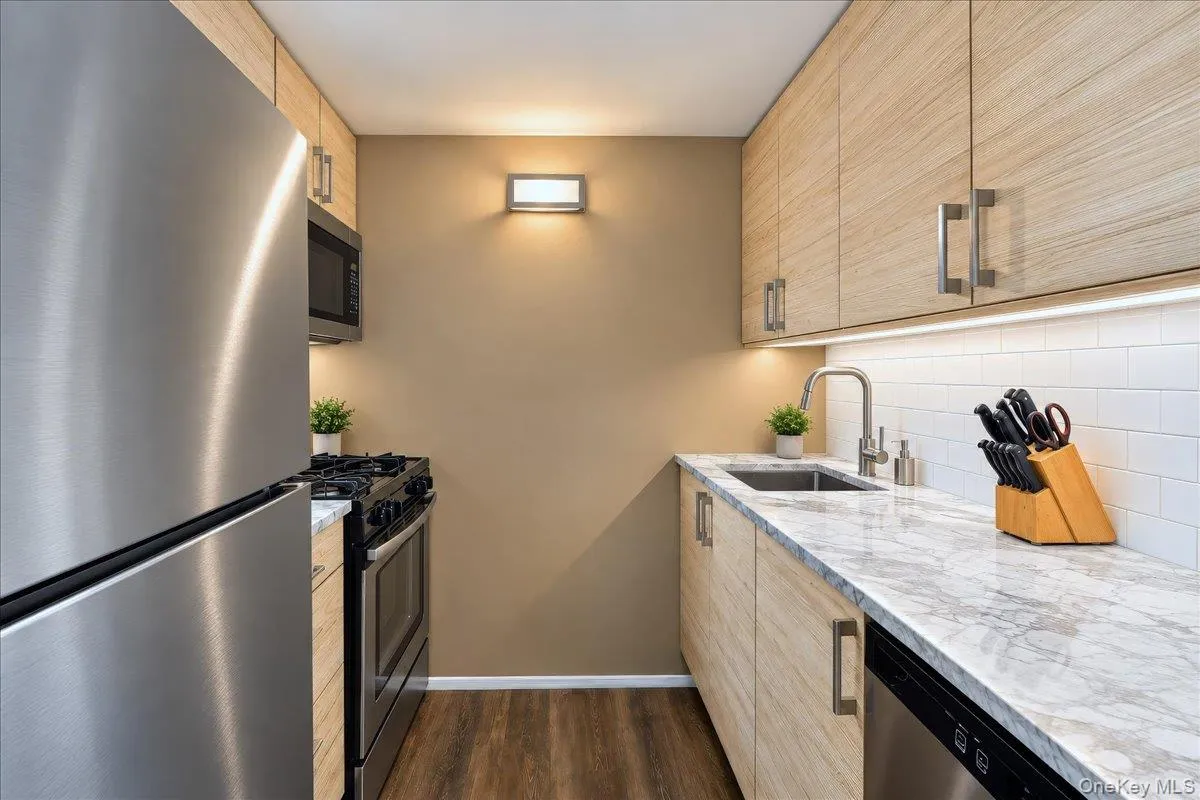 Sleek, modern kitchen updates Sleek, modern kitchen updates