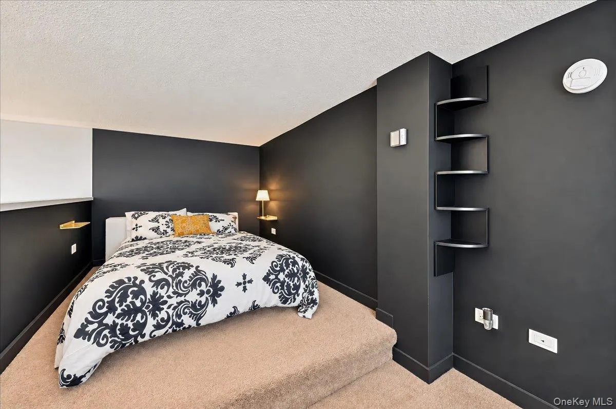 Cozy, private sleeping loft Cozy, private sleeping loft