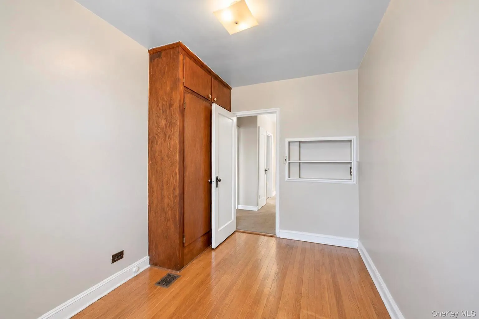 1845 Hering Avenue, New York, NY, 3 Bedrooms Bedrooms, 6 Rooms Rooms,2 BathroomsBathrooms,Residential,For Rent,Hering,0,1054064 1845 Hering Avenue, New York, NY, 3 Bedrooms Bedrooms, 6 Rooms Rooms,2 BathroomsBathrooms,Residential,For Rent,Hering,0,1054064