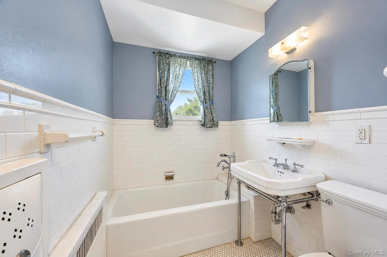 1845 Hering Avenue, New York, NY, 3 Bedrooms Bedrooms, 6 Rooms Rooms,2 BathroomsBathrooms,Residential,For Rent,Hering,0,1054064 1845 Hering Avenue, New York, NY, 3 Bedrooms Bedrooms, 6 Rooms Rooms,2 BathroomsBathrooms,Residential,For Rent,Hering,0,1054064