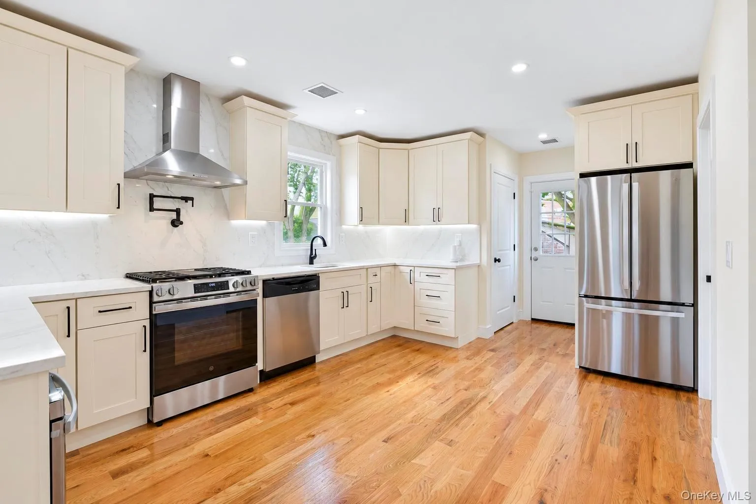 18 Sportsmans Avenue, Hempstead, NY, 4 Bedrooms Bedrooms, 9 Rooms Rooms,3 BathroomsBathrooms,Residential,For Rent,Sportsmans,0,1054065 18 Sportsmans Avenue, Hempstead, NY, 4 Bedrooms Bedrooms, 9 Rooms Rooms,3 BathroomsBathrooms,Residential,For Rent,Sportsmans,0,1054065